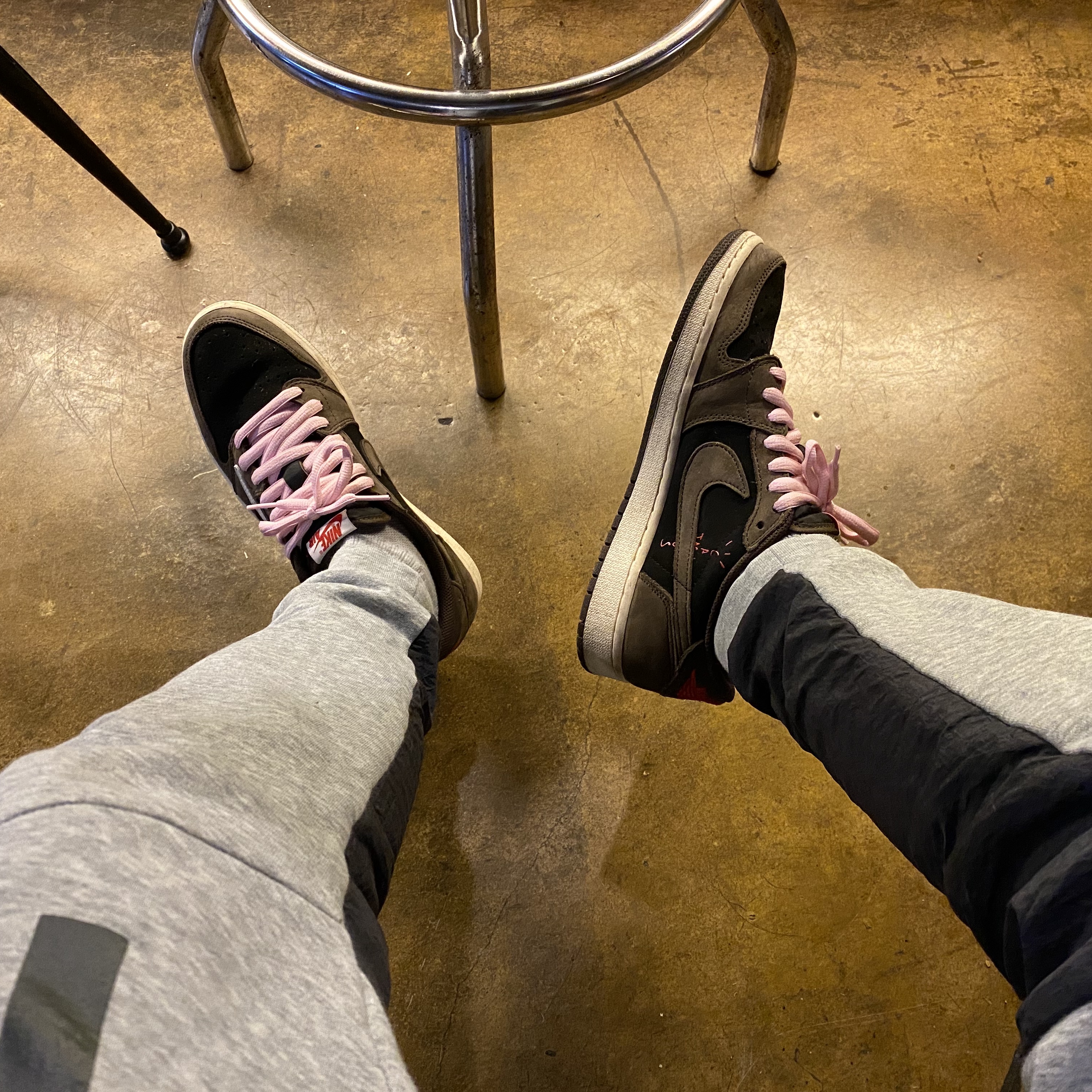 Jordan 1 x Travis Scott Retro Low OG SP Mocha 착용 스타일 - 1