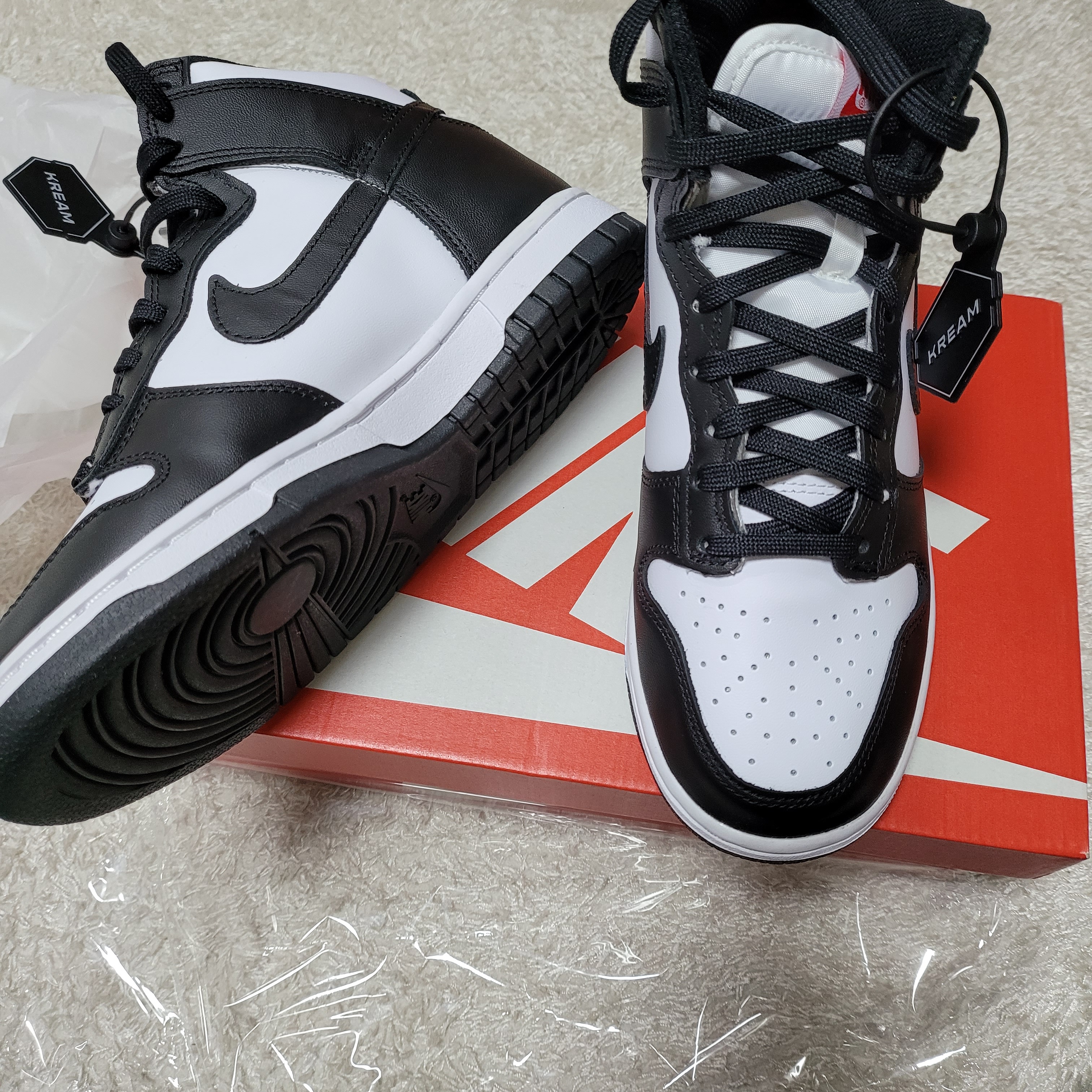 (W) Nike Dunk High Black and White 착용 스타일 - 2