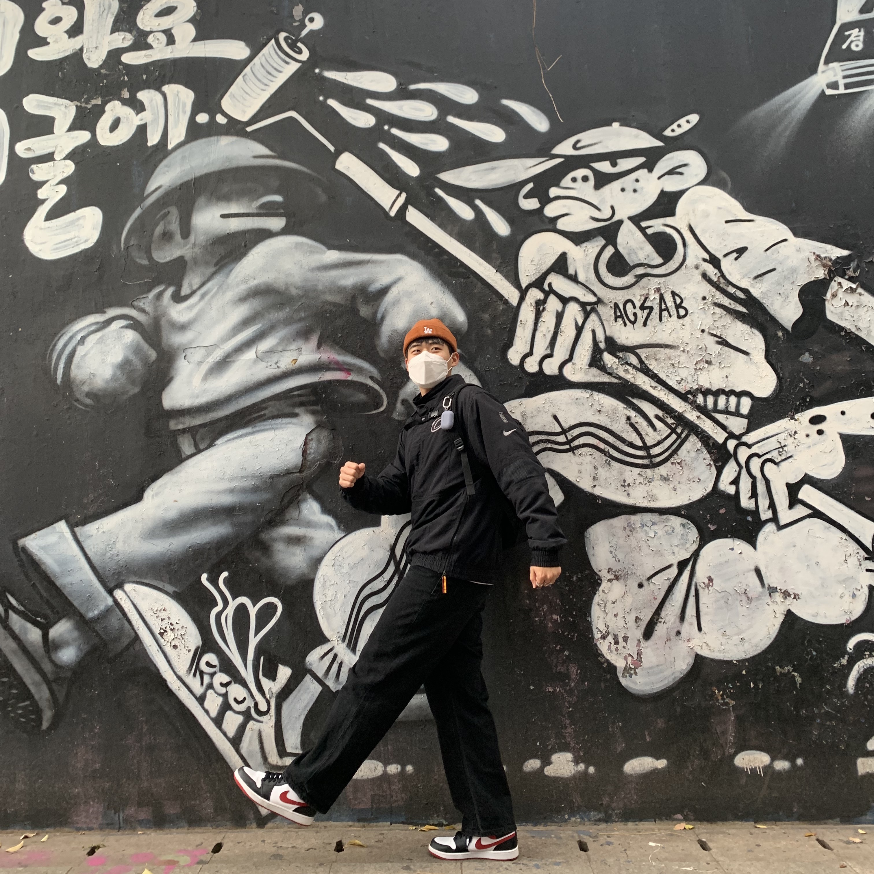 Jordan 1 Mid Gym Red Black White 착용 스타일