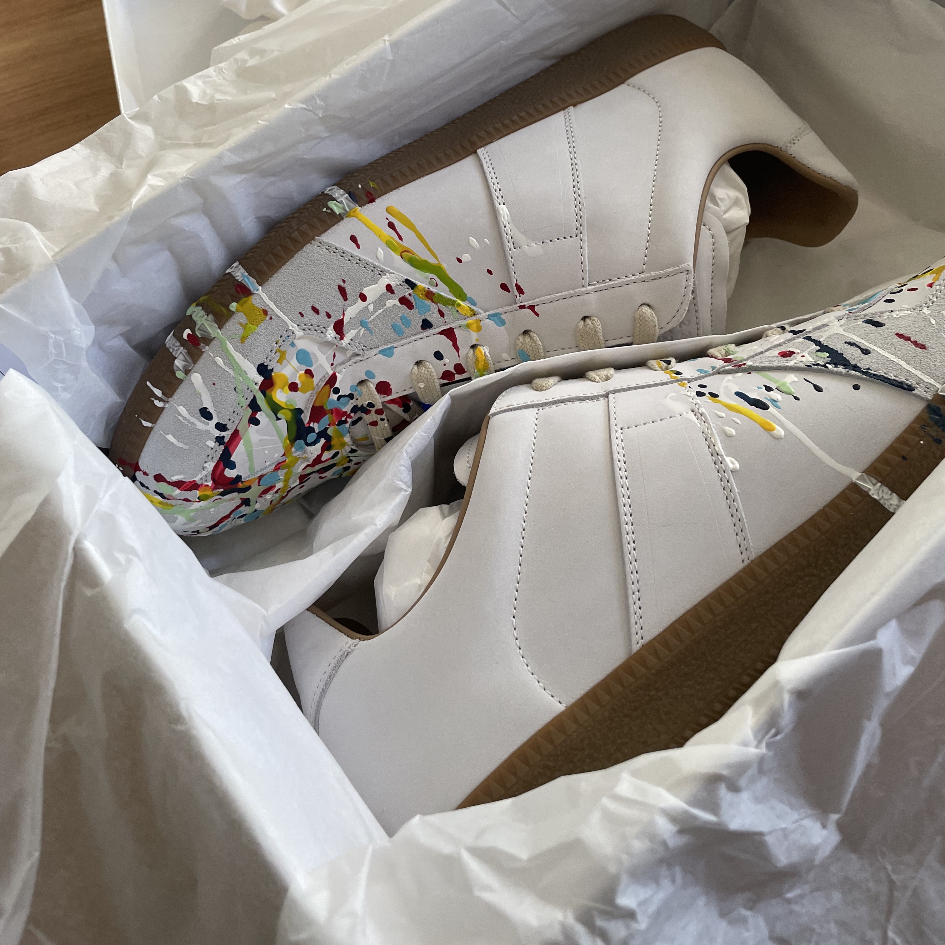 Maison Margiela Replica Paint Drop Sneakers 착용 스타일