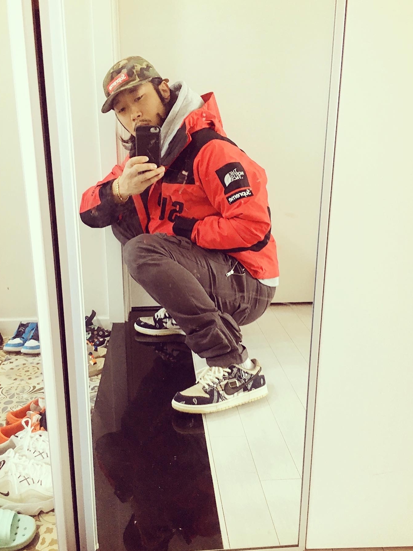 Nike x Travis Scott SB Dunk Low, Supreme x The North Face Arc Logo Mountain Parka Red - 19SS 착용 스타일 - 3