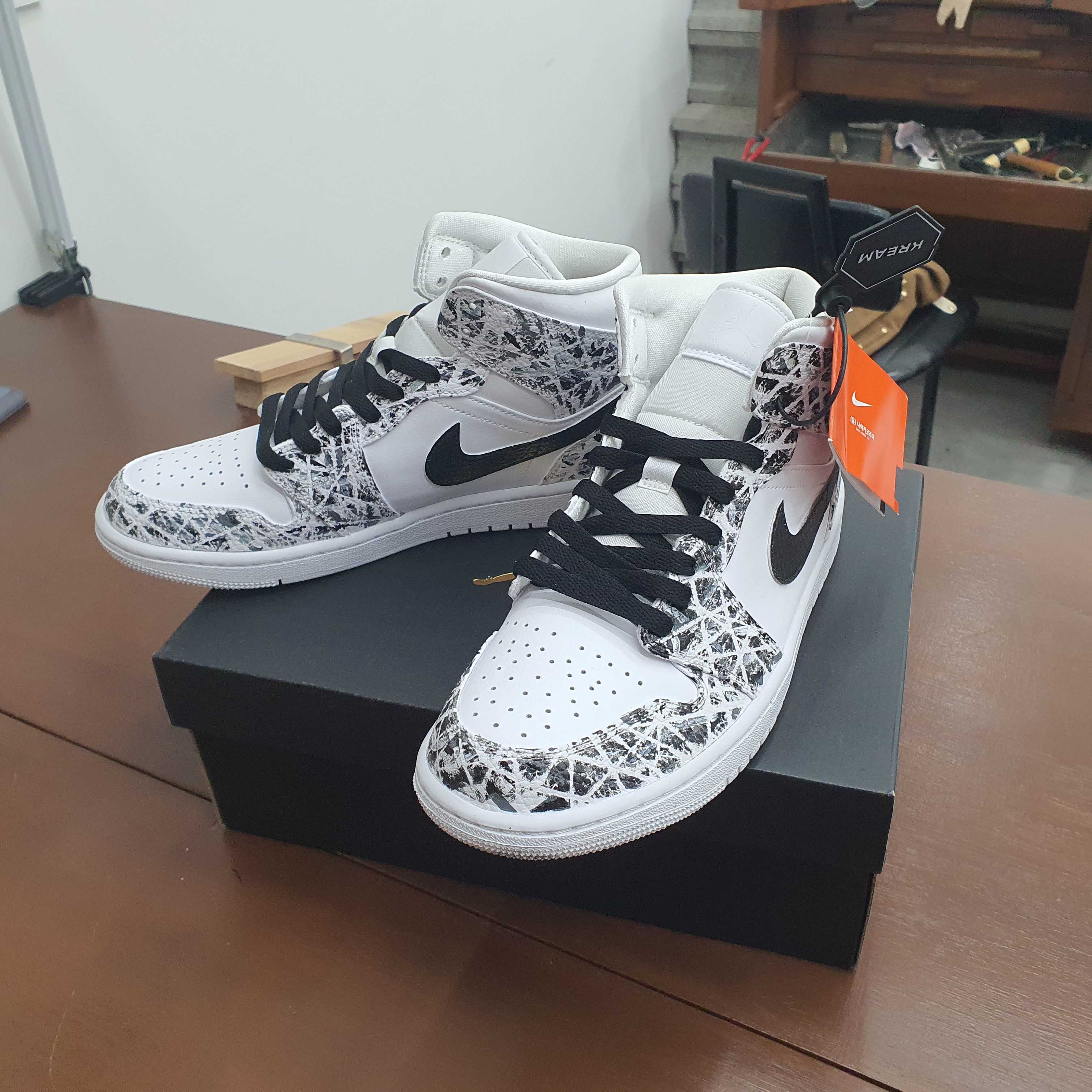 Jordan 1 Mid Triple White 착용 스타일