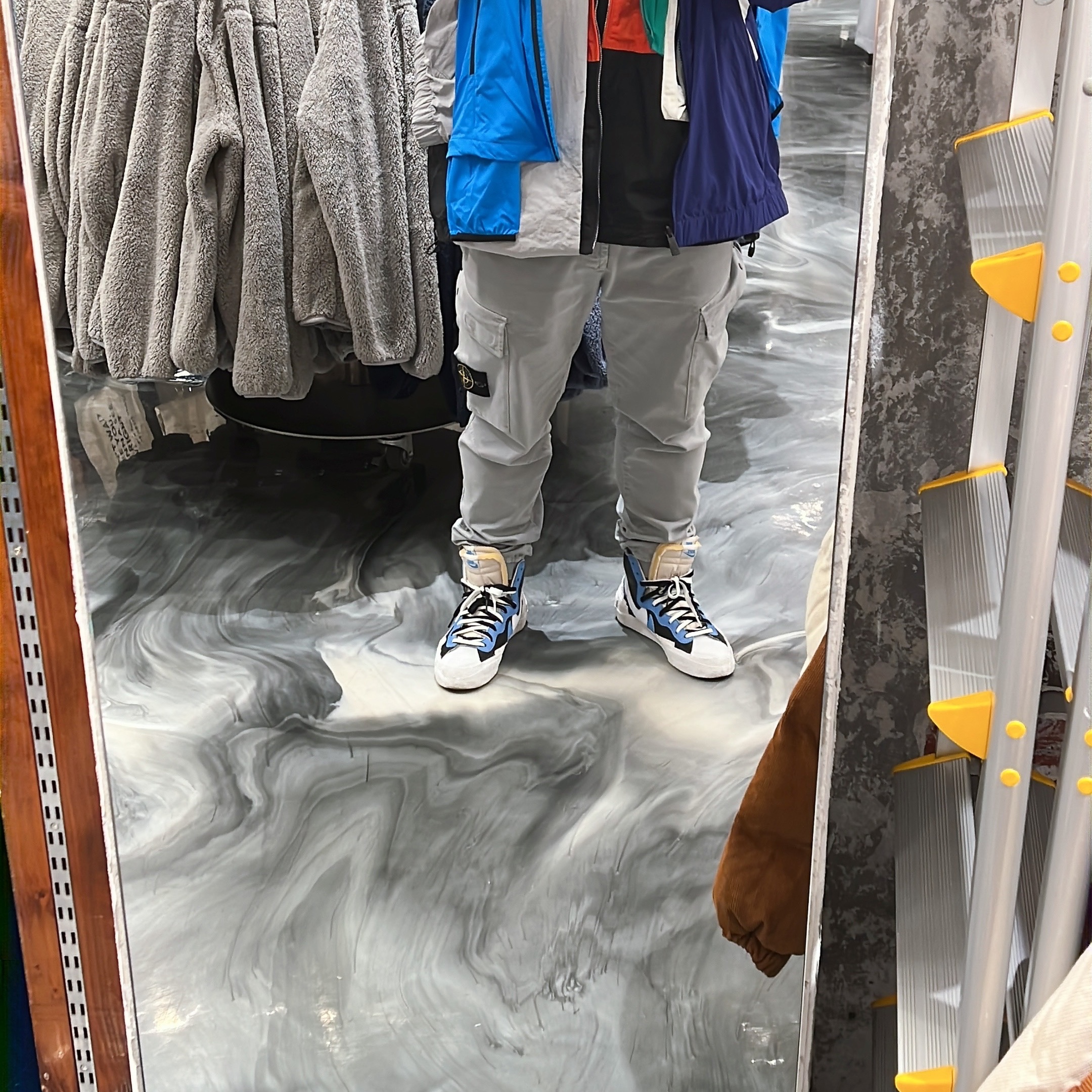 Stone Island 313L1 Old Dye Treatment Cargo Pants Light Grey - 21FW, Nike x Sacai Blazer Mid White Black Legend Blue 착용 스타일