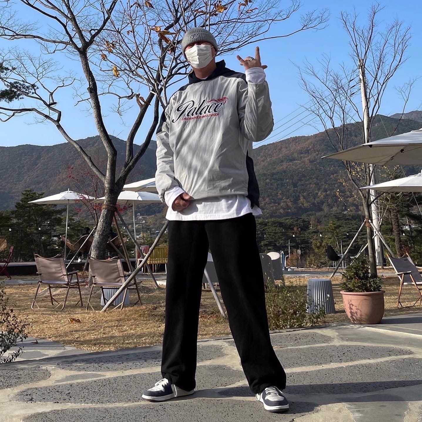 Palace Horsepower Crew Gray - 20SS, Jordan 1 Retro High OG CO.JP Midnight Navy 착용 스타일 - 2