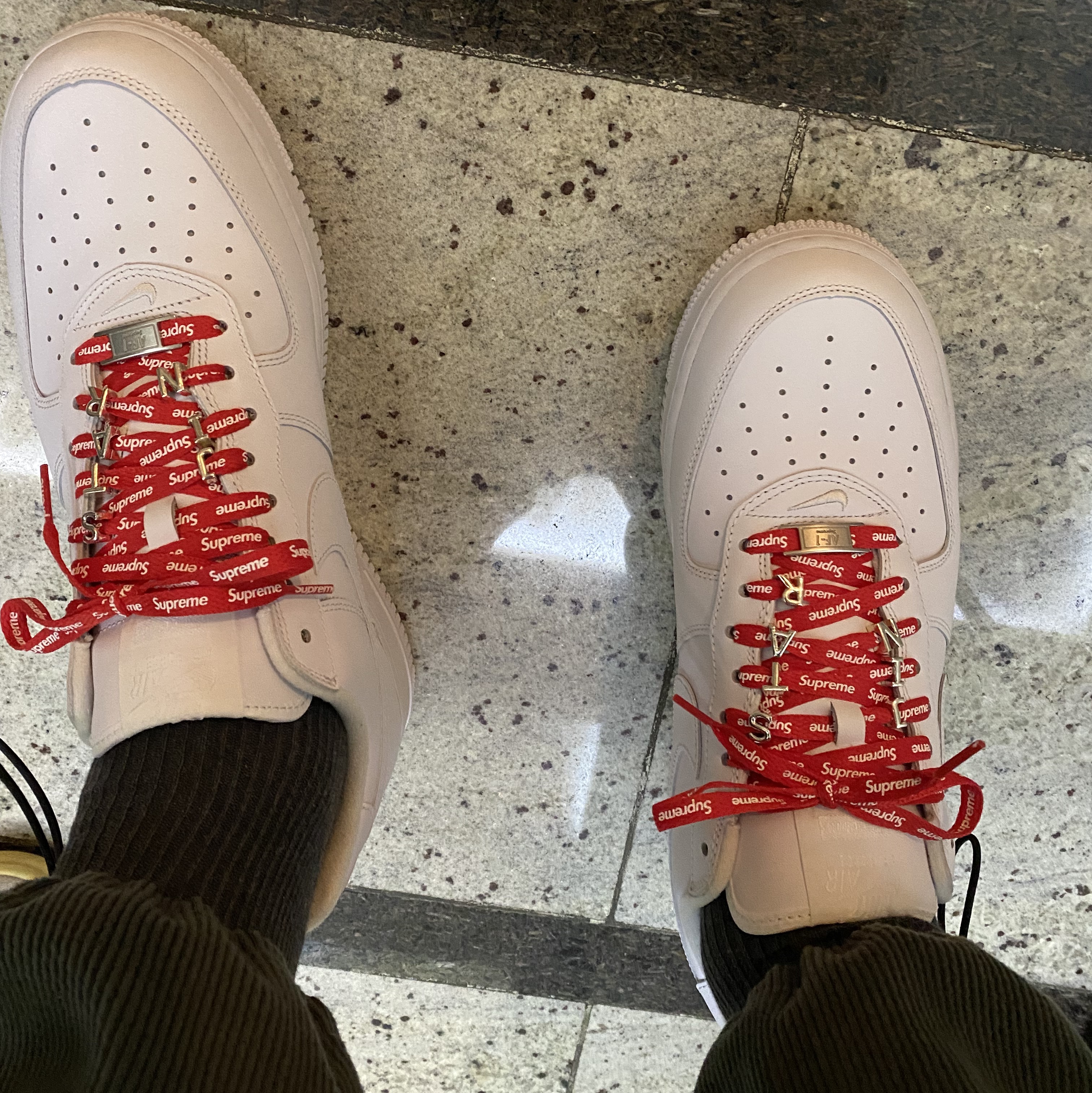 Nike x Supreme Air Force 1 Low White 착용 스타일