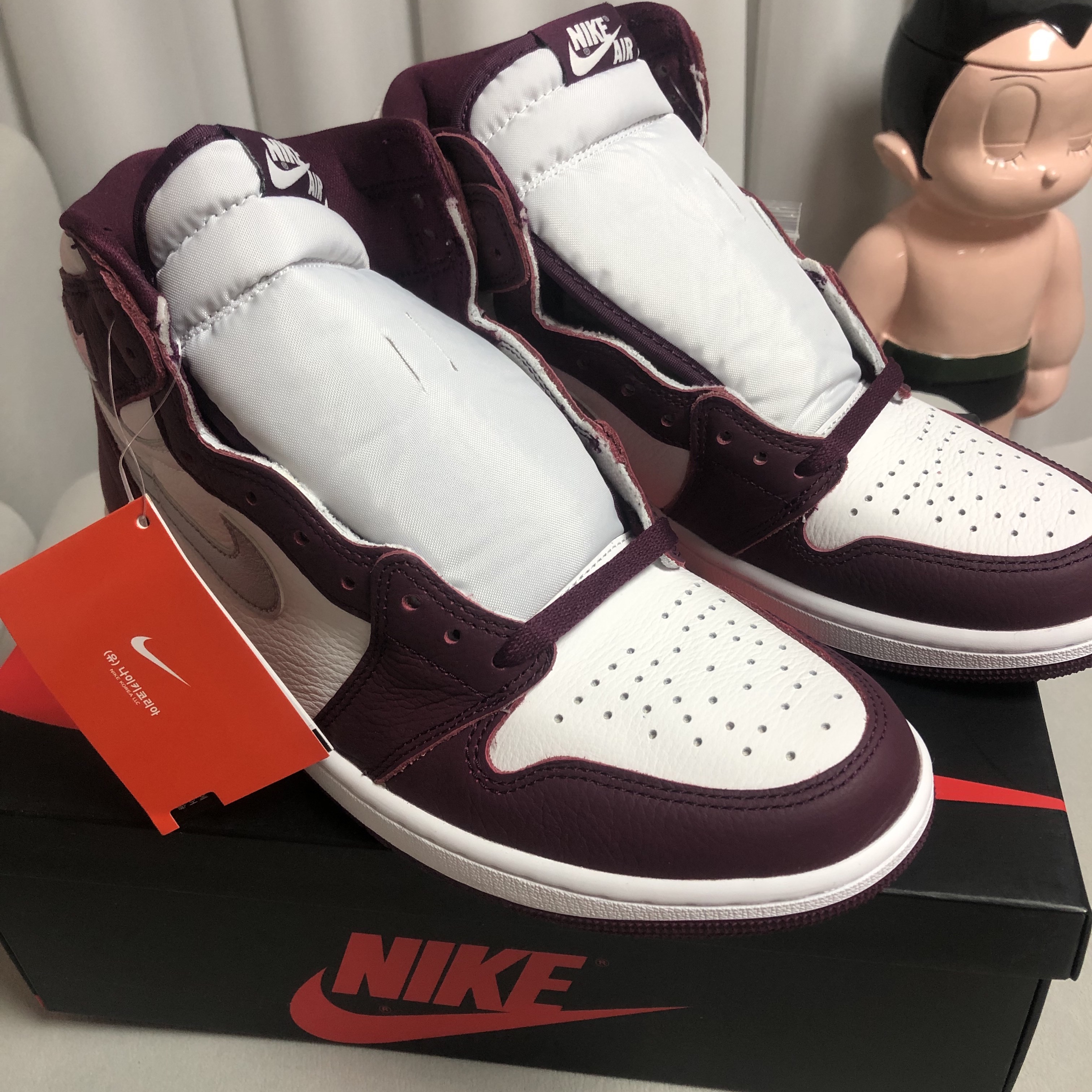 Jordan 1 Retro High OG Bordeaux, (W) Nike Dunk Low Archeo Pink 착용 스타일 - 1
