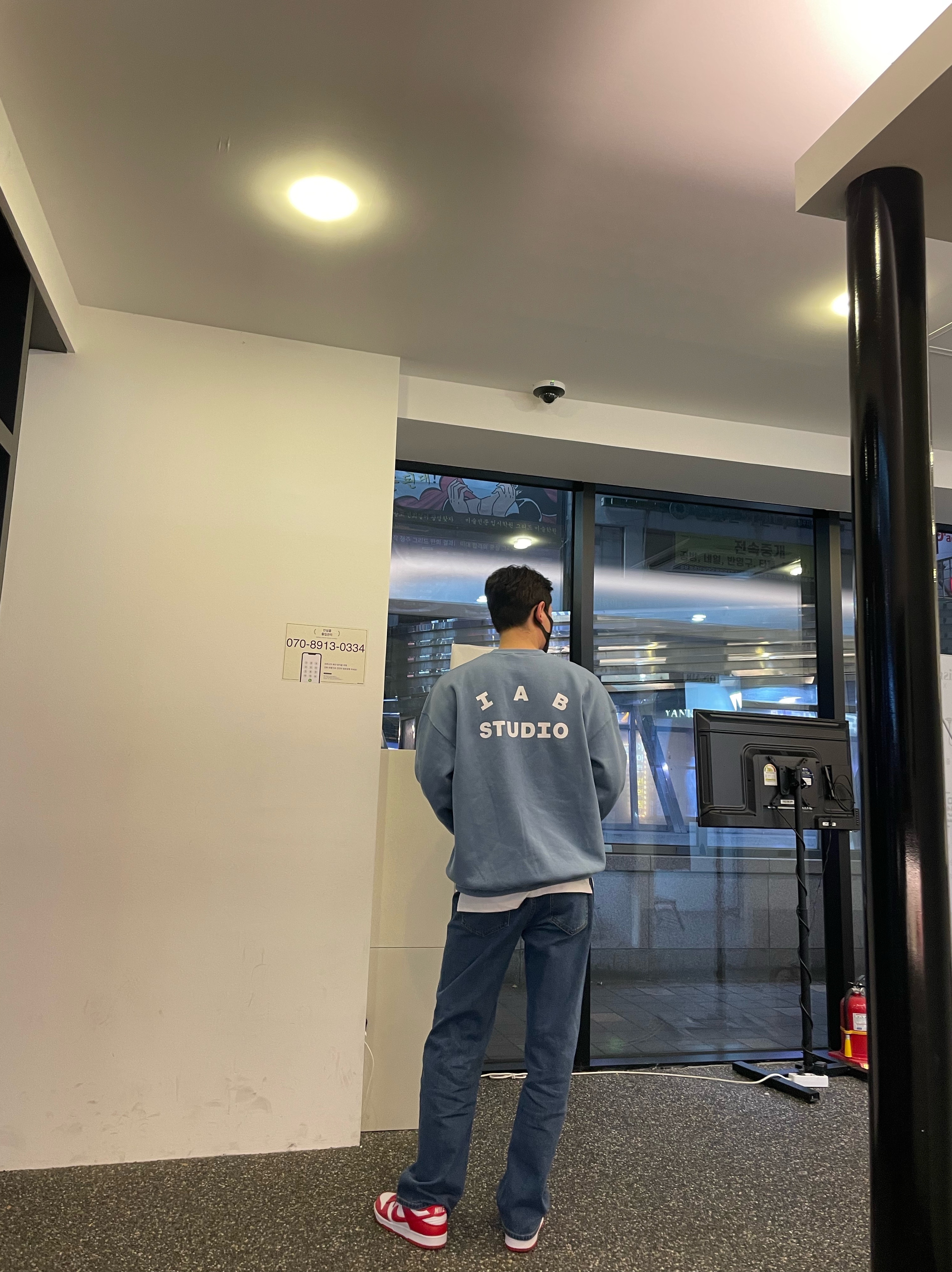 IAB Studio Crewneck Sky Blue, Nike Dunk Low SP University Red 2020 착용 스타일 - 1