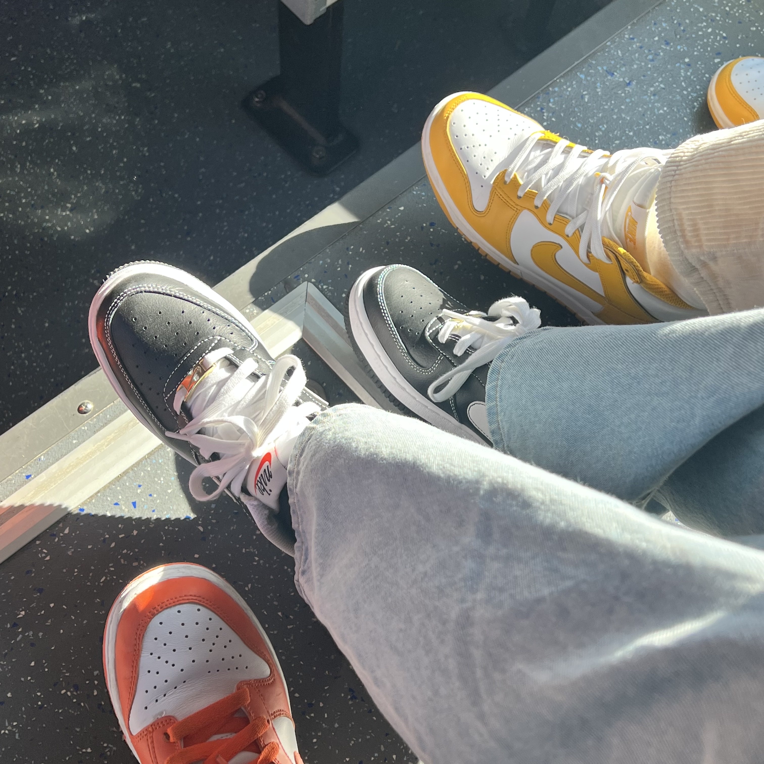 Nike Air Force 1 '07 First Use Black White, (GS) Nike Dunk High Orange Blaze 착용 스타일