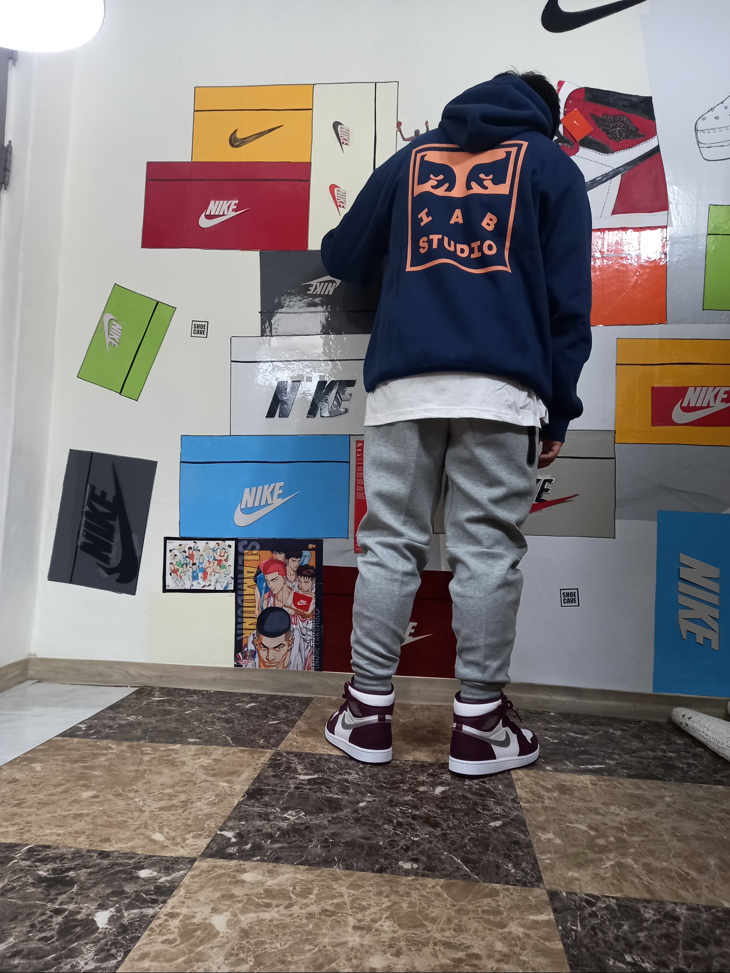 IAB Studio Hoodie Raspberry, Jordan 1 Retro High OG Bordeaux 착용 스타일 - 4