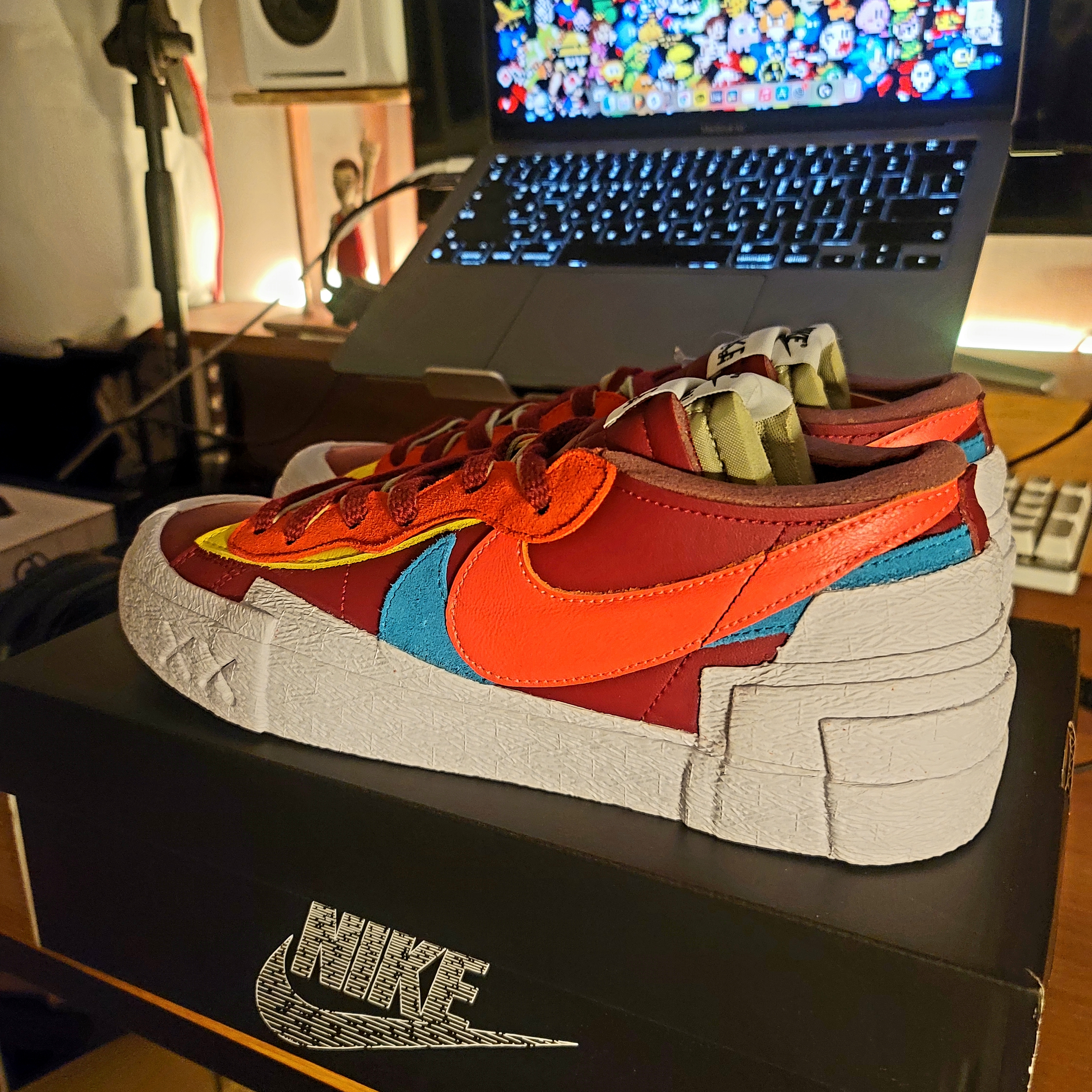 Nike x Sacai x Kaws Blazer Low Team Red 착용 스타일 - 1