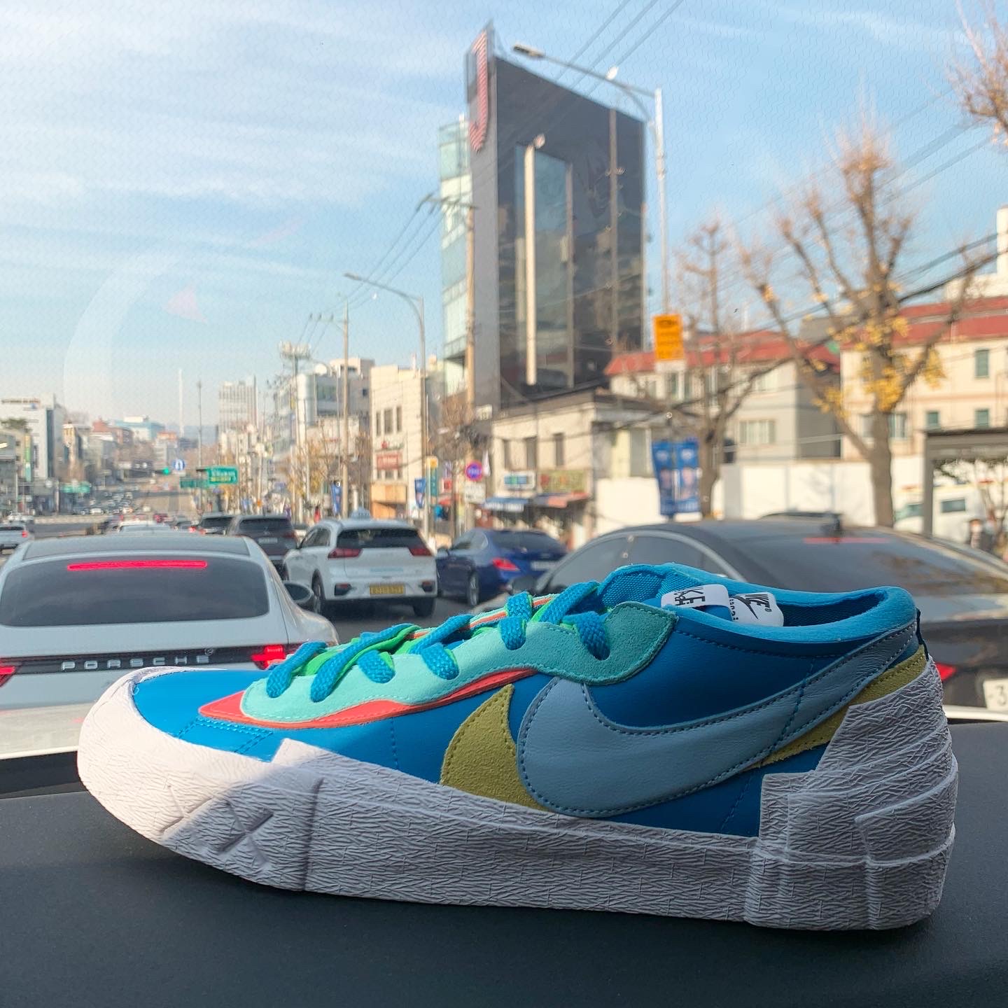 Nike x Sacai x Kaws Blazer Low Neptune Blue 착용 스타일 - 2