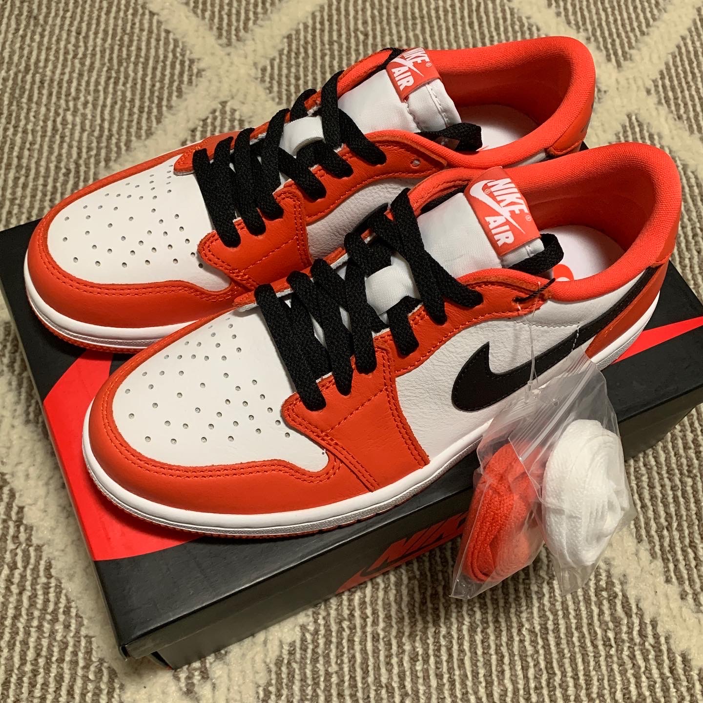 Jordan 1 Low OG Starfish 착용 스타일 - 2