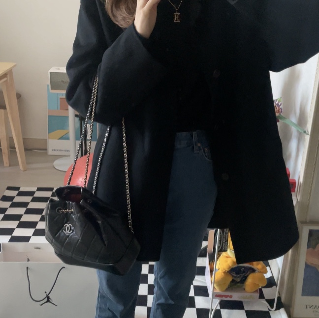 Chanel Small Gabrielle Backpack Aged Calfskin & Gold Silver Black 착용 스타일