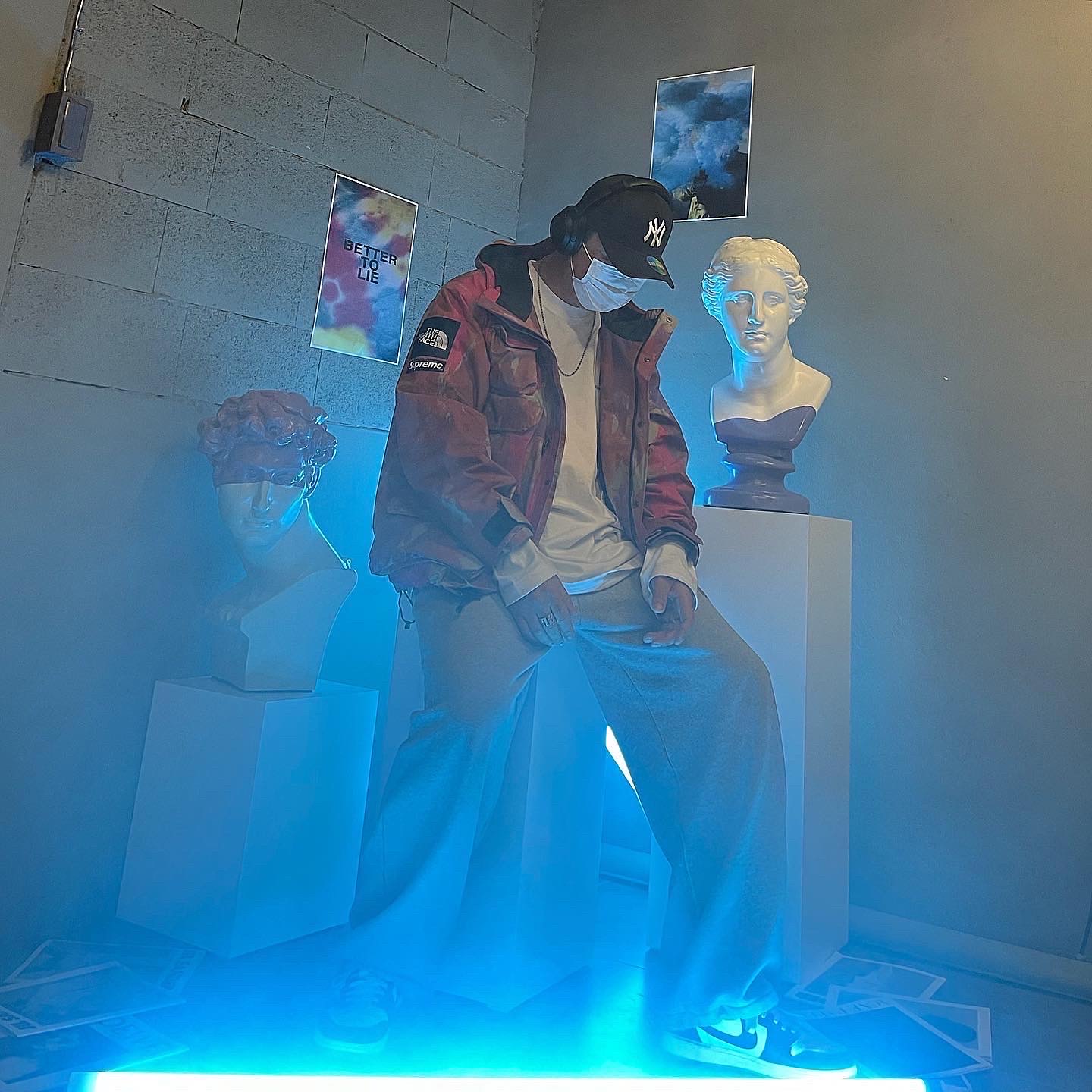 Supreme x The North Face Cargo Jacket Multi-Color - 20SS, Jordan 1 x Travis Scott x Fragment Retro Low OG SP Military Blue 착용 스타일 - 3