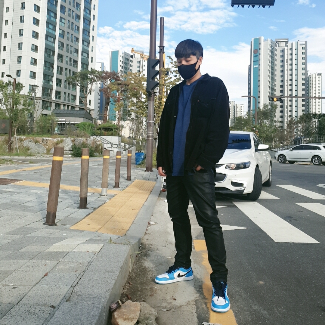Jordan 1 Low Dark Powder Blue 착용 스타일 - 1