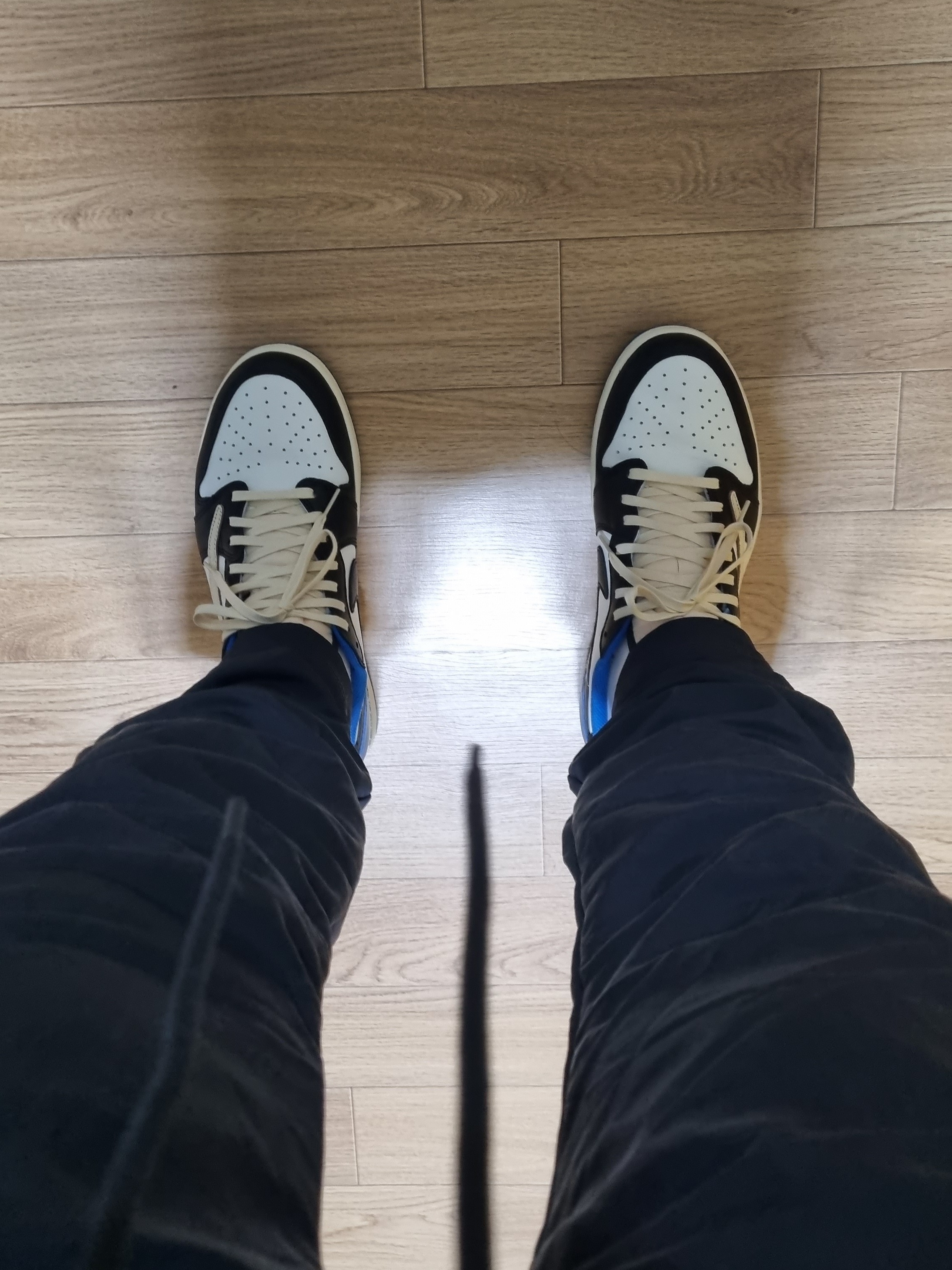 Nike x Fear of God Warm Up Pants Off Noir, Jordan 1 x Travis Scott x Fragment Retro Low OG SP Military Blue 착용 스타일 - 2