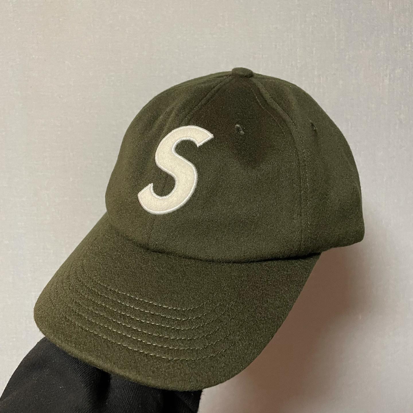Supreme Wool S Logo 6-Panel Olive - 21FW 착용 스타일 - 1