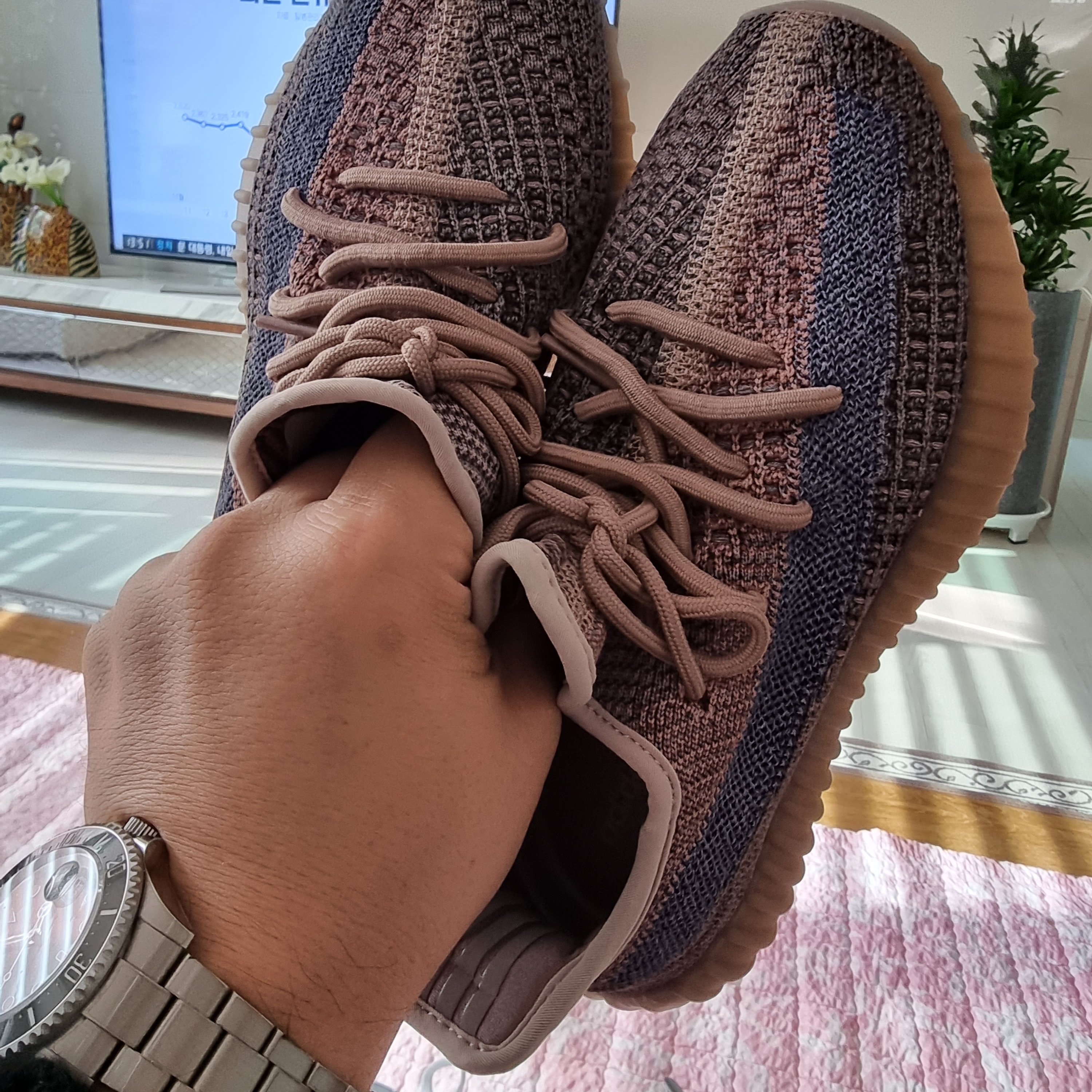 Adidas Yeezy Boost 350 V2 Fade 착용 스타일 - 1