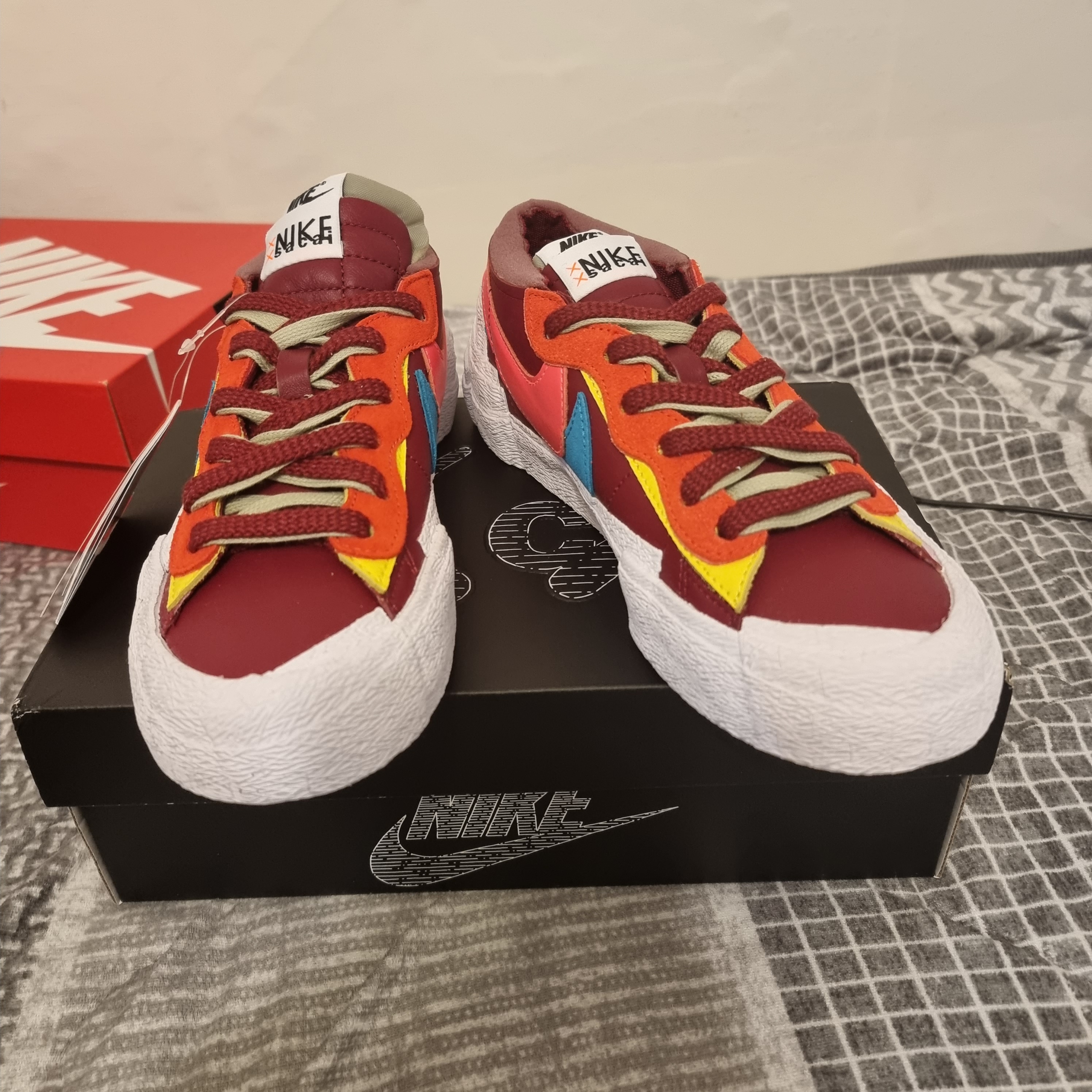 Nike x Sacai x Kaws Blazer Low Team Red 착용 스타일 - 4