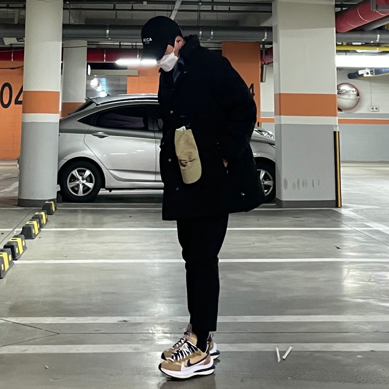 Nike x Sacai VaporWaffle Sesame and Blue Void 착용 스타일 - 2