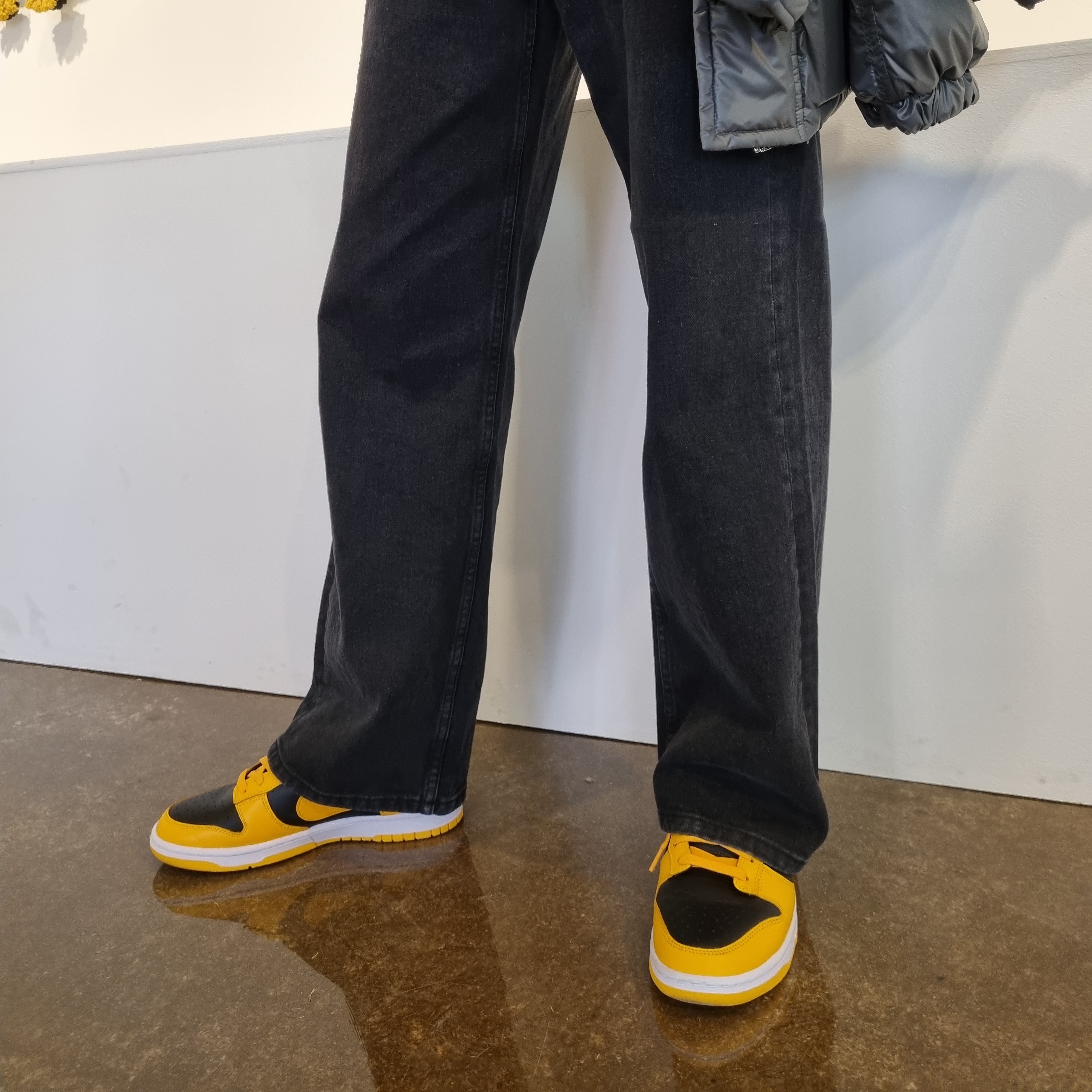 Nike Dunk Low Retro Championship Goldenrod 착용 스타일 - 2