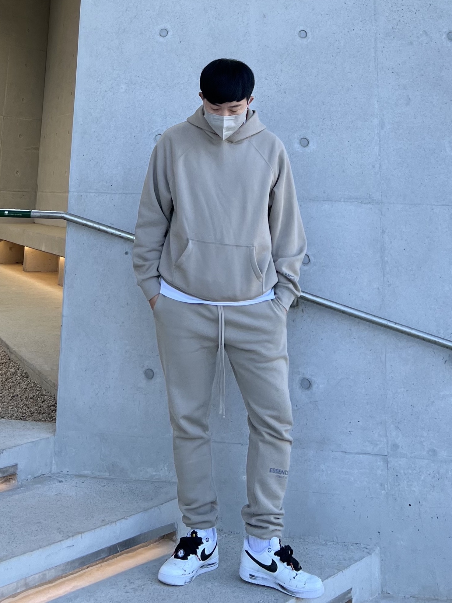 Essentials Sweatpants Tan - 20FW, Nike x Peaceminusone Air Force 1 Low Para-Noise 2.0 착용 스타일