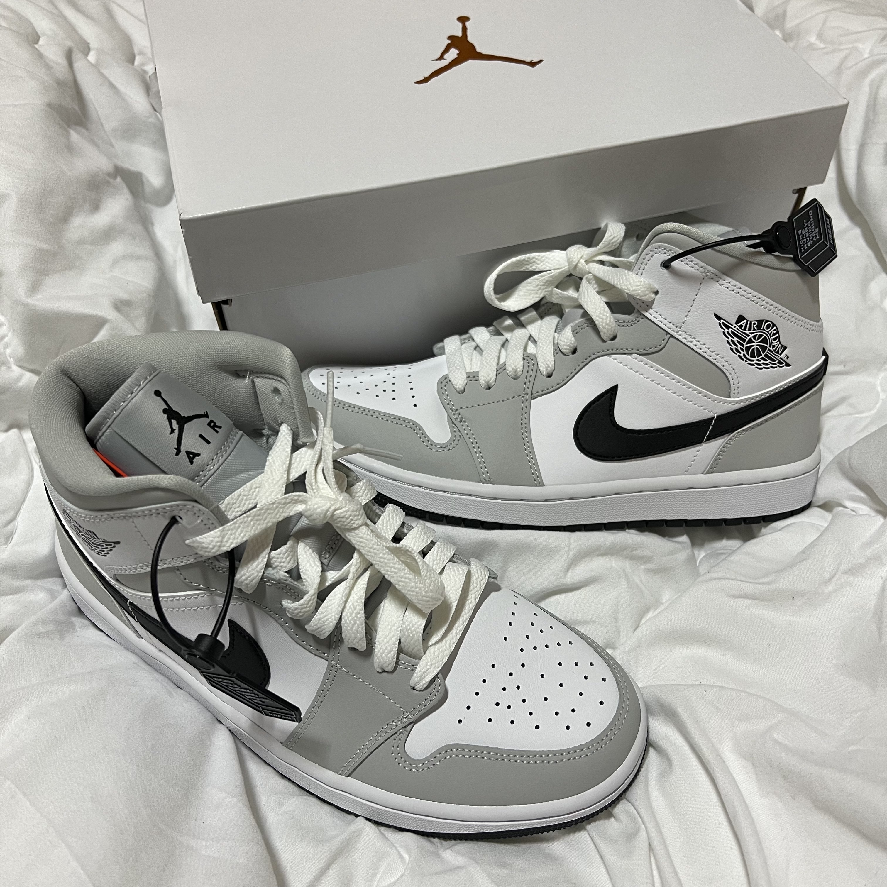 (W) Jordan 1 Mid Grey Fog 착용 스타일 - 2