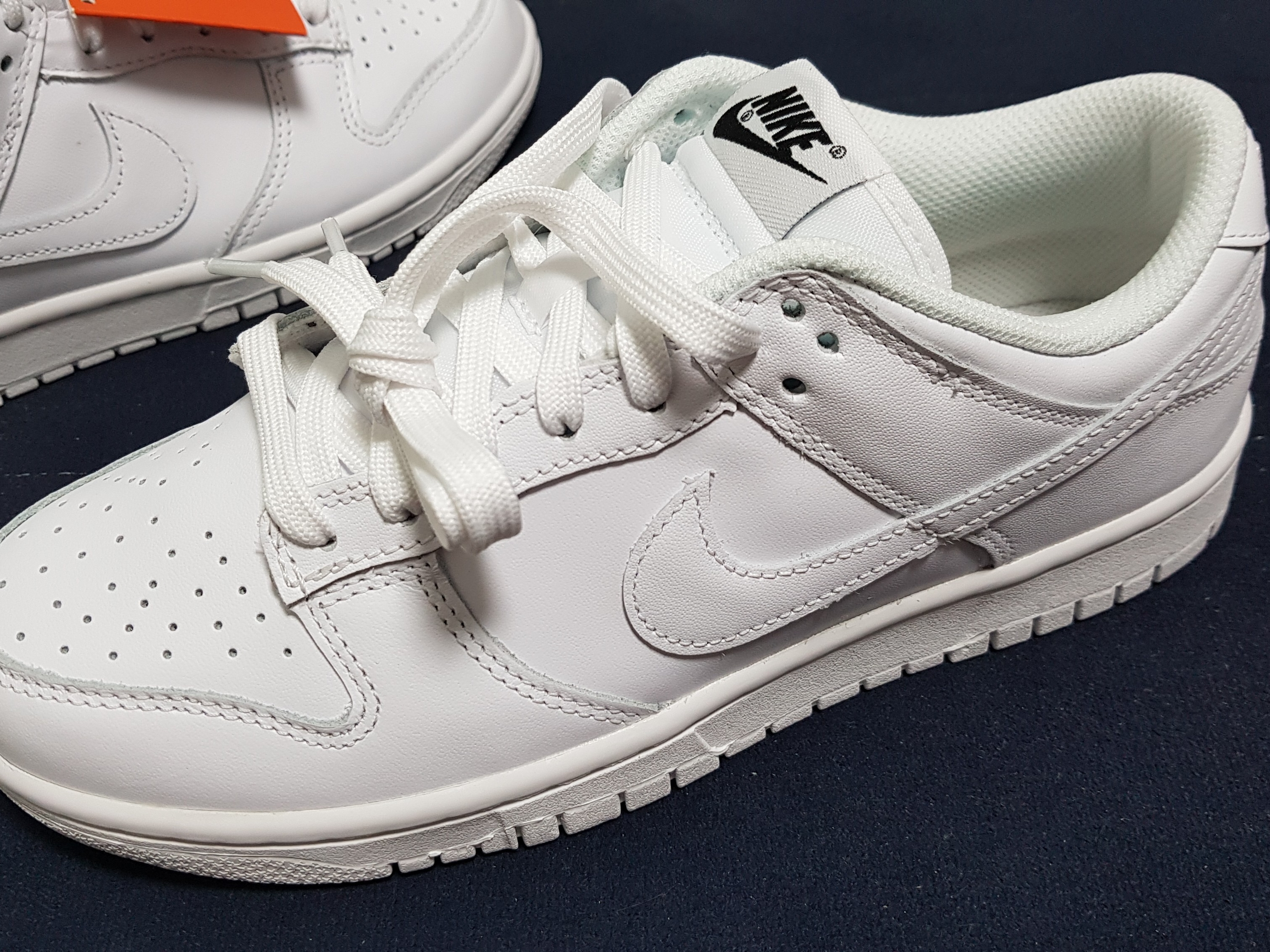 (W) Nike Dunk Low Triple White 착용 스타일 - 1