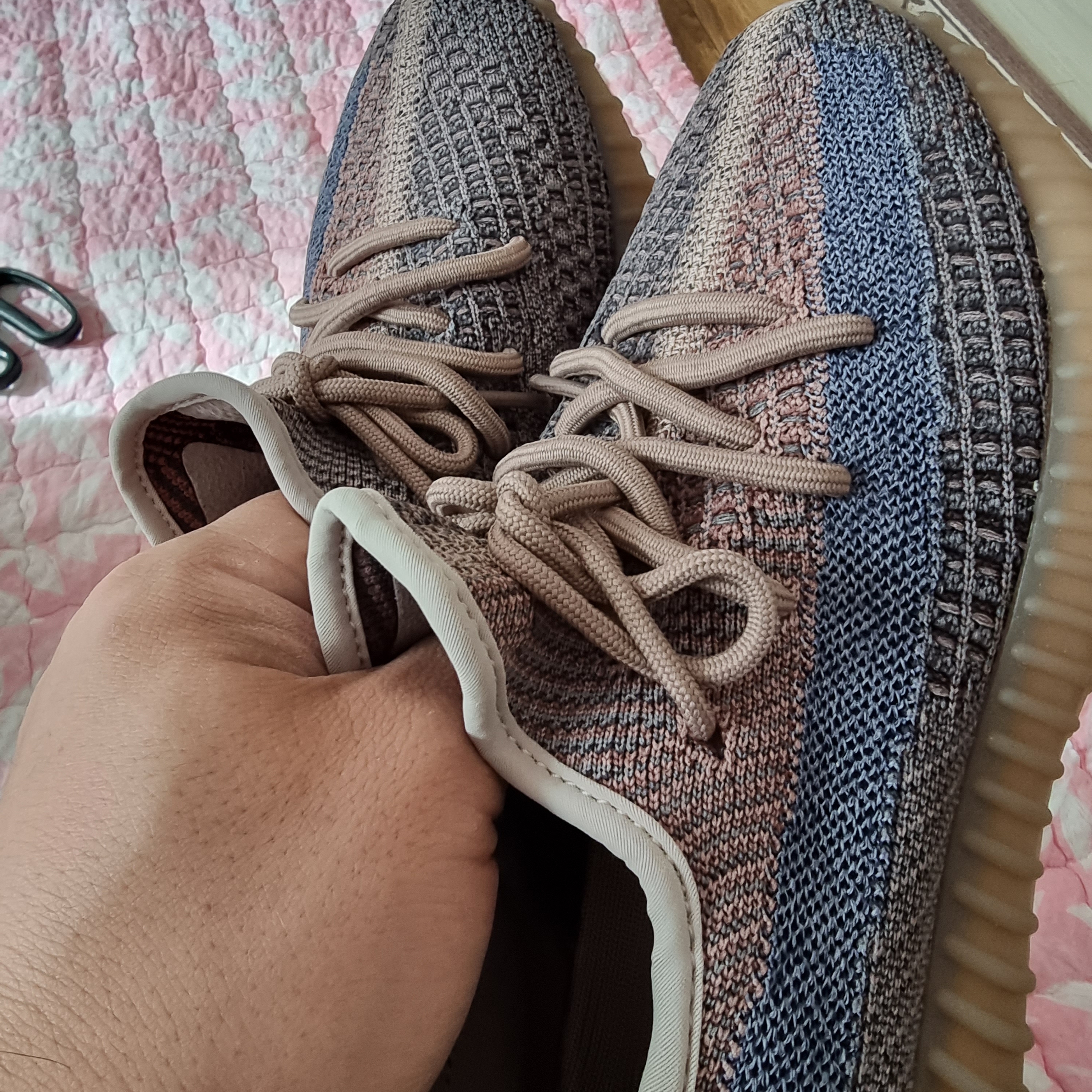Adidas Yeezy Boost 350 V2 Fade 착용 스타일 - 4