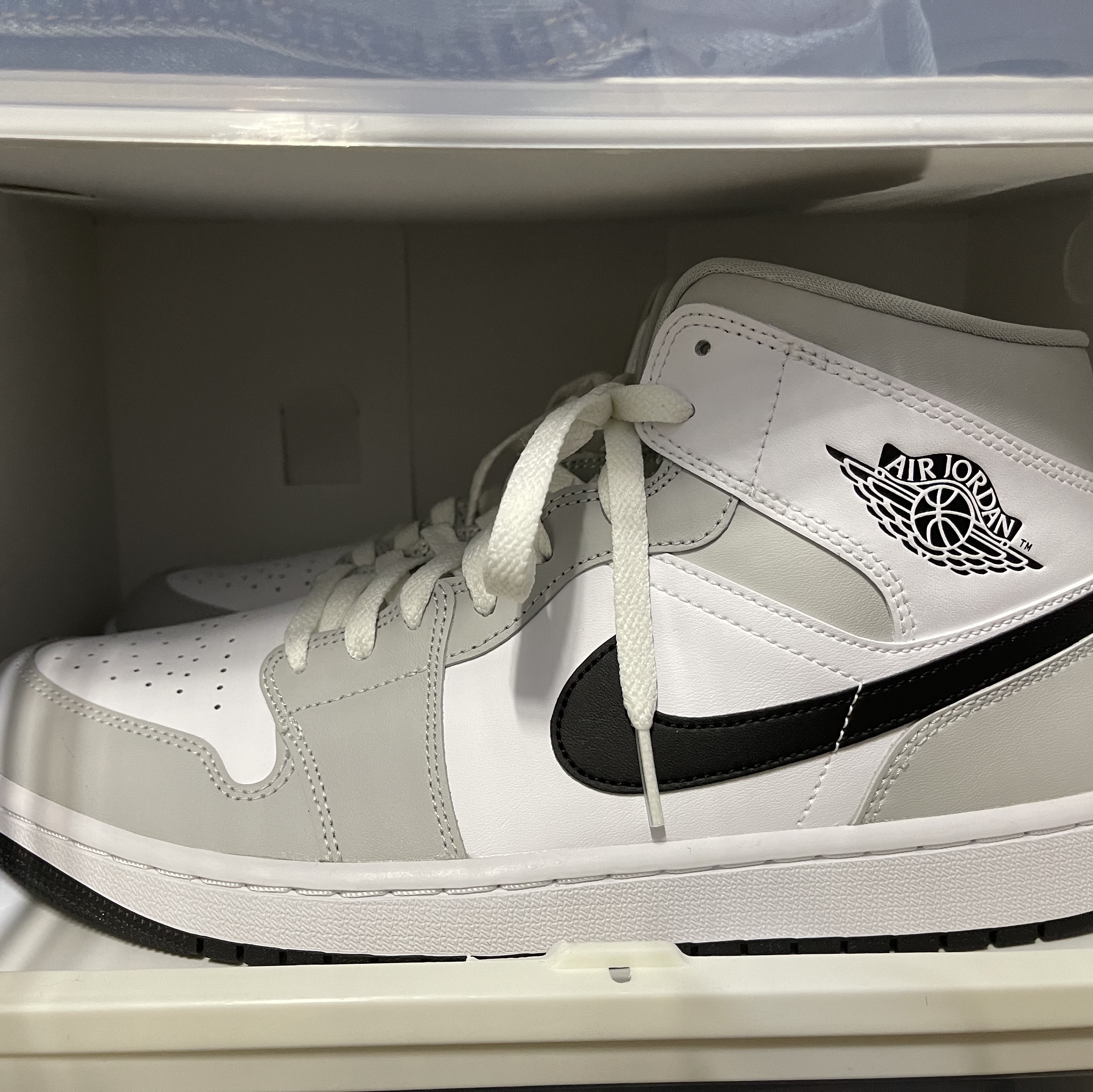 (W) Jordan 1 Mid Grey Fog 착용 스타일 - 1