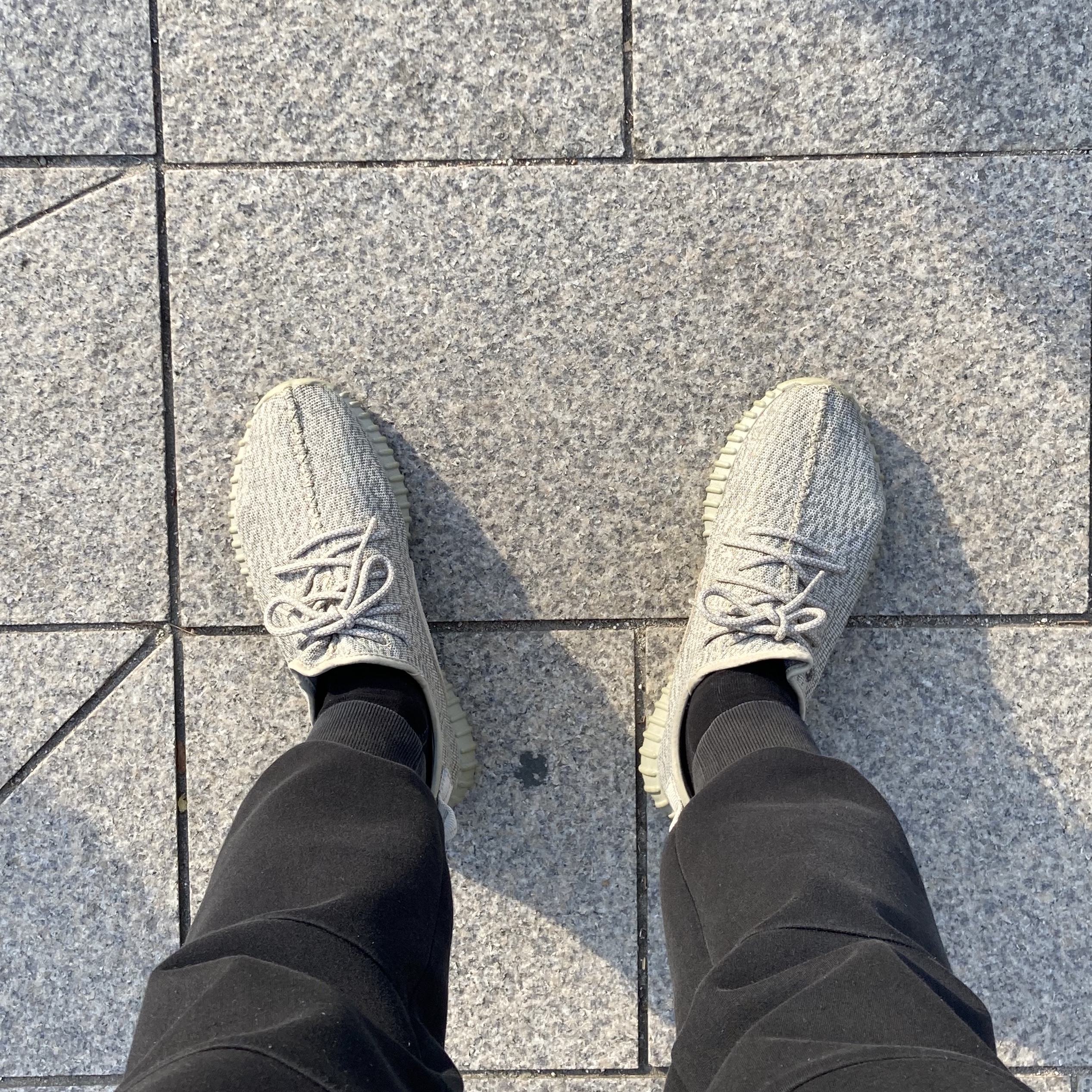 Adidas Yeezy Boost 350 Moonrock 착용 스타일 - 1