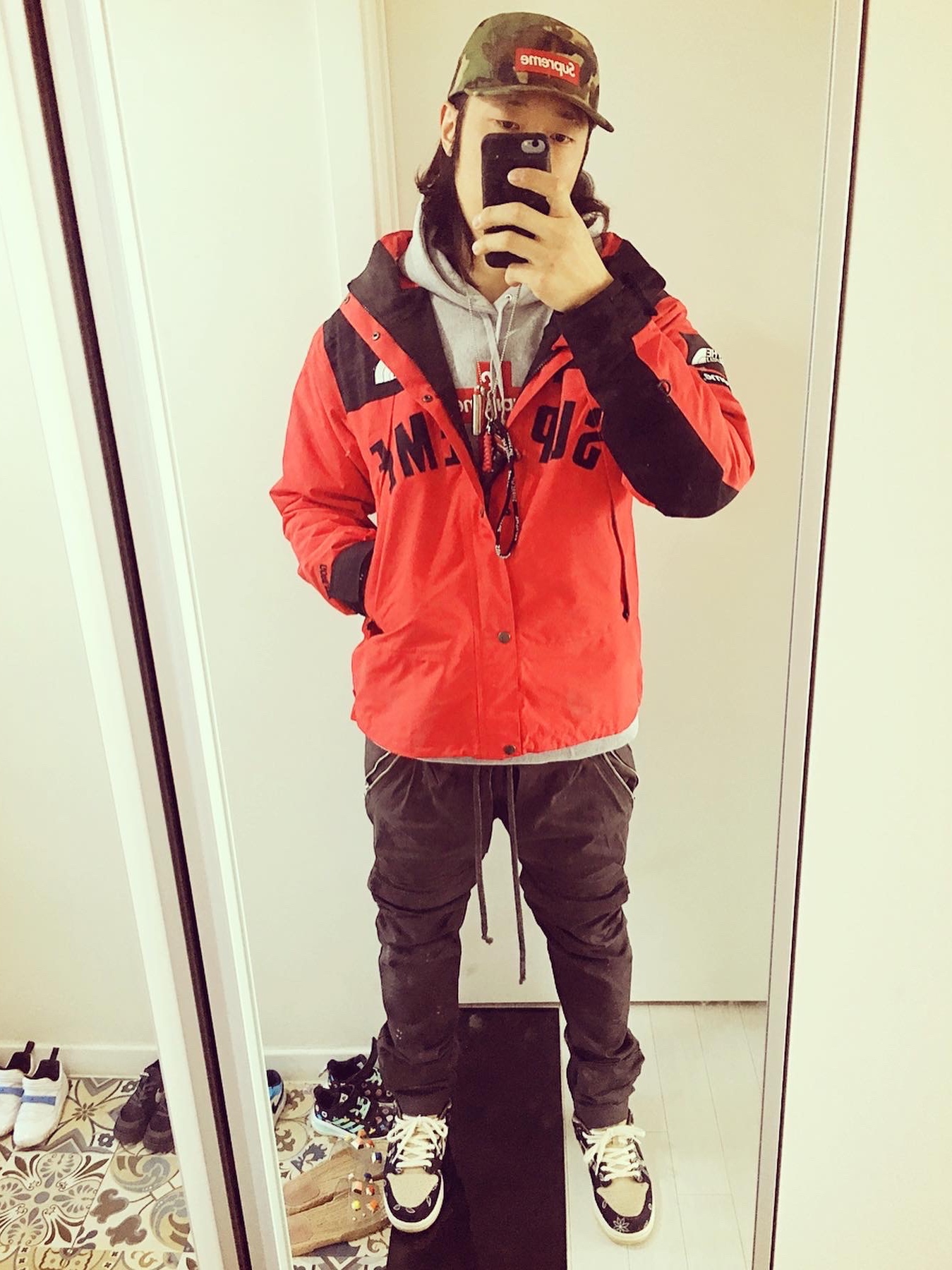 Nike x Travis Scott SB Dunk Low, Supreme x The North Face Arc Logo Mountain Parka Red - 19SS 착용 스타일 - 2