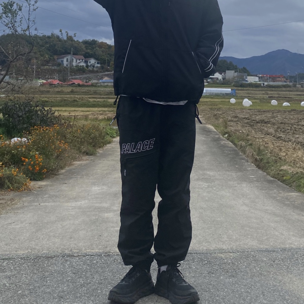Palace Slant Zip Shell Pants Black - 21SS, Hoka Bondi 6 Black 착용 스타일