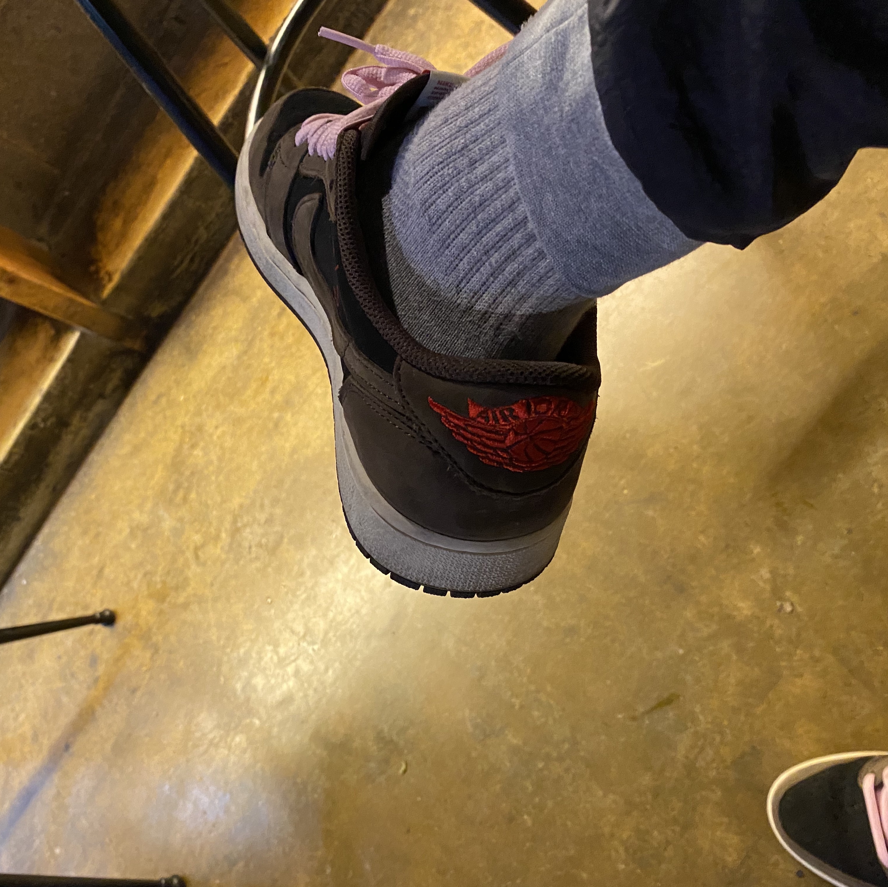 Jordan 1 x Travis Scott Retro Low OG SP Mocha 착용 스타일 - 2