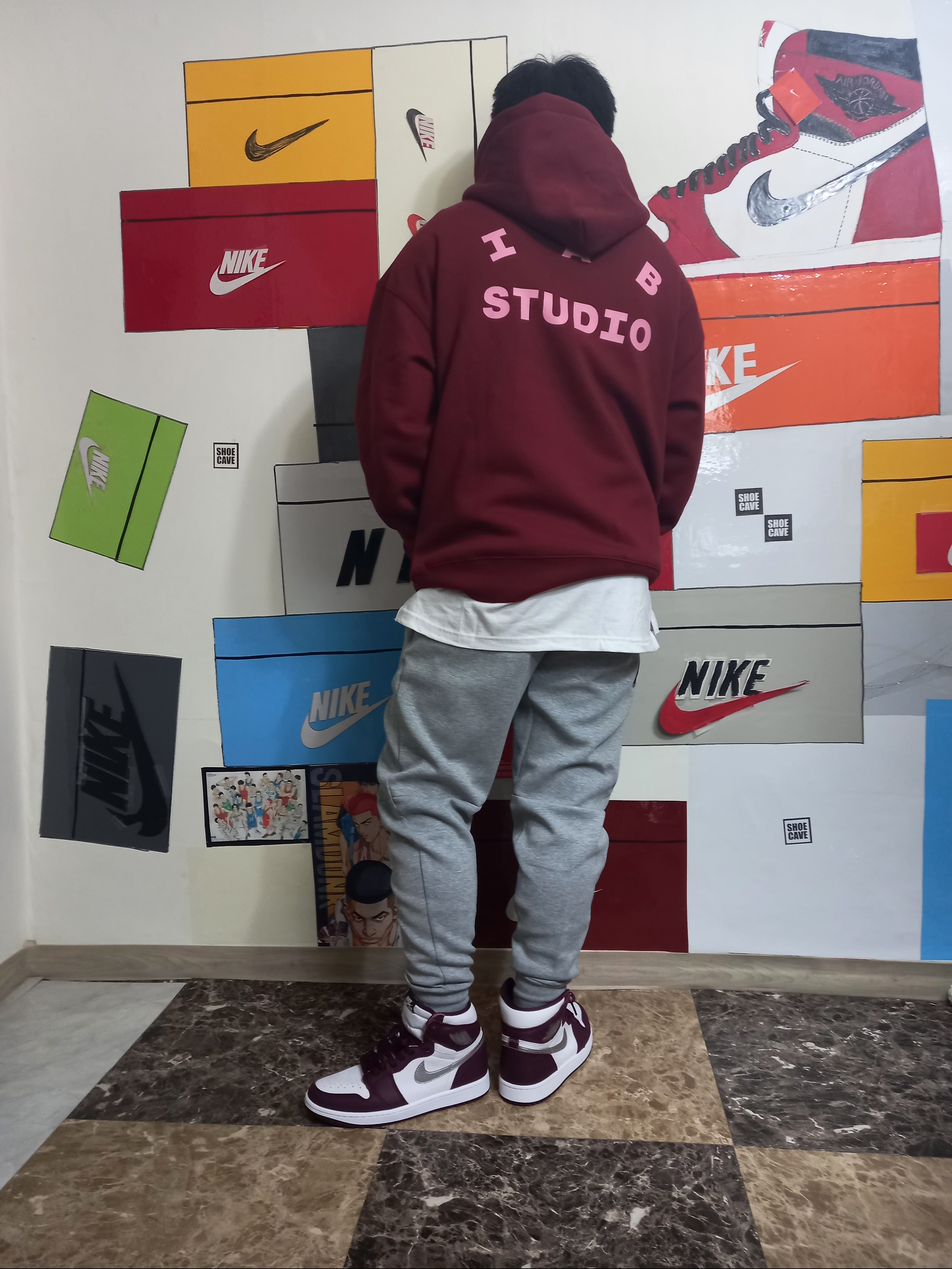 IAB Studio Hoodie Raspberry, Jordan 1 Retro High OG Bordeaux 착용 스타일 - 2