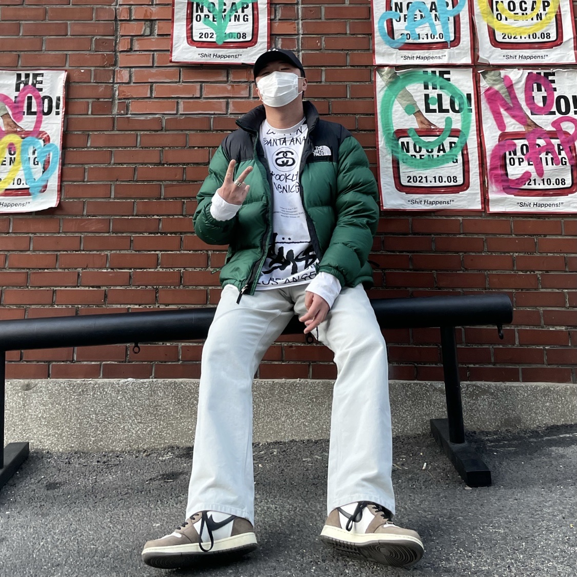 Stussy x Takahiromiyashita The Soloist 40 WT T-Shirt, Jordan 1 x Travis Scott Retro High OG SP Mocha 착용 스타일