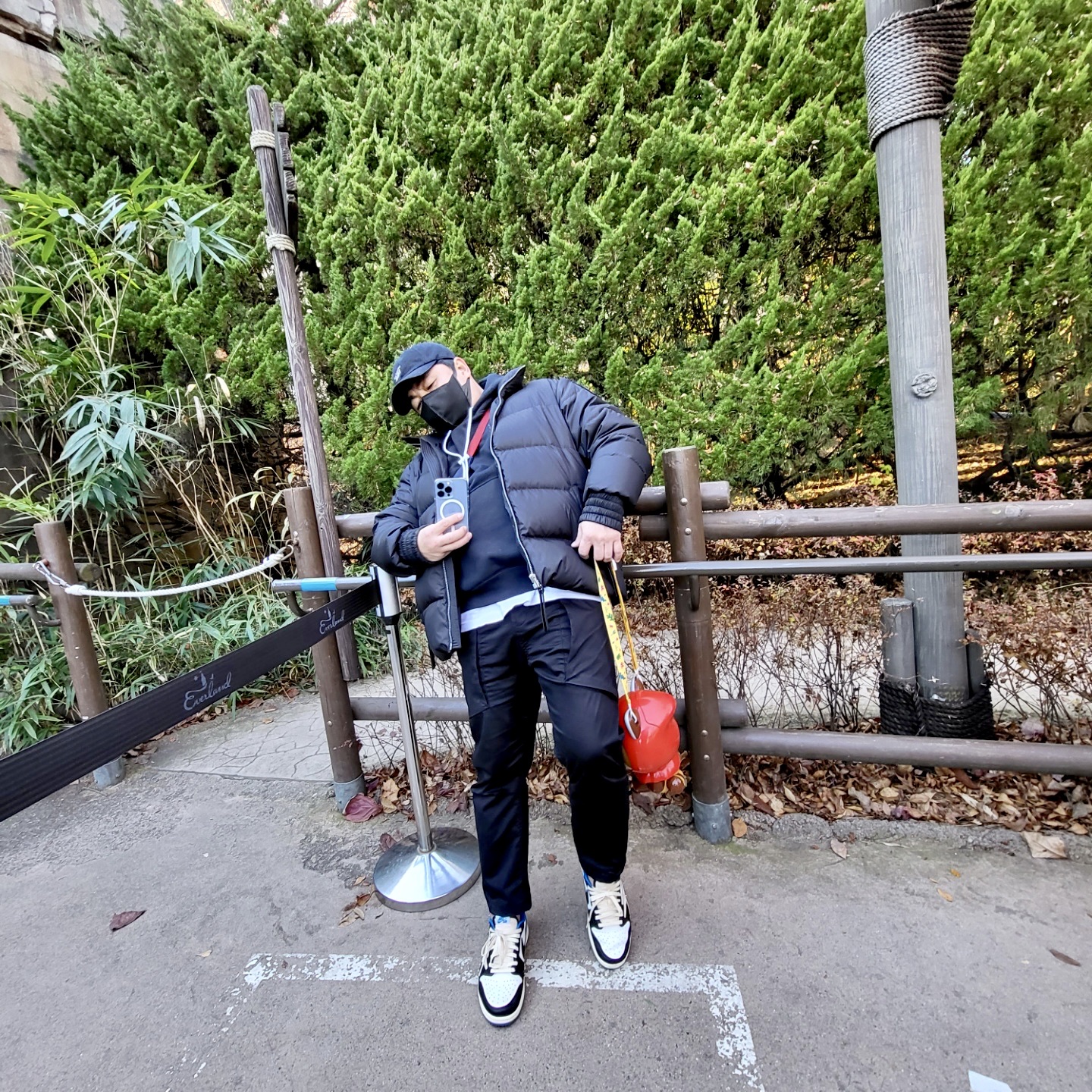 Nike M NRG Hoodie Black, Jordan 1 x Travis Scott x Fragment Retro Low OG SP Military Blue 착용 스타일 - 1
