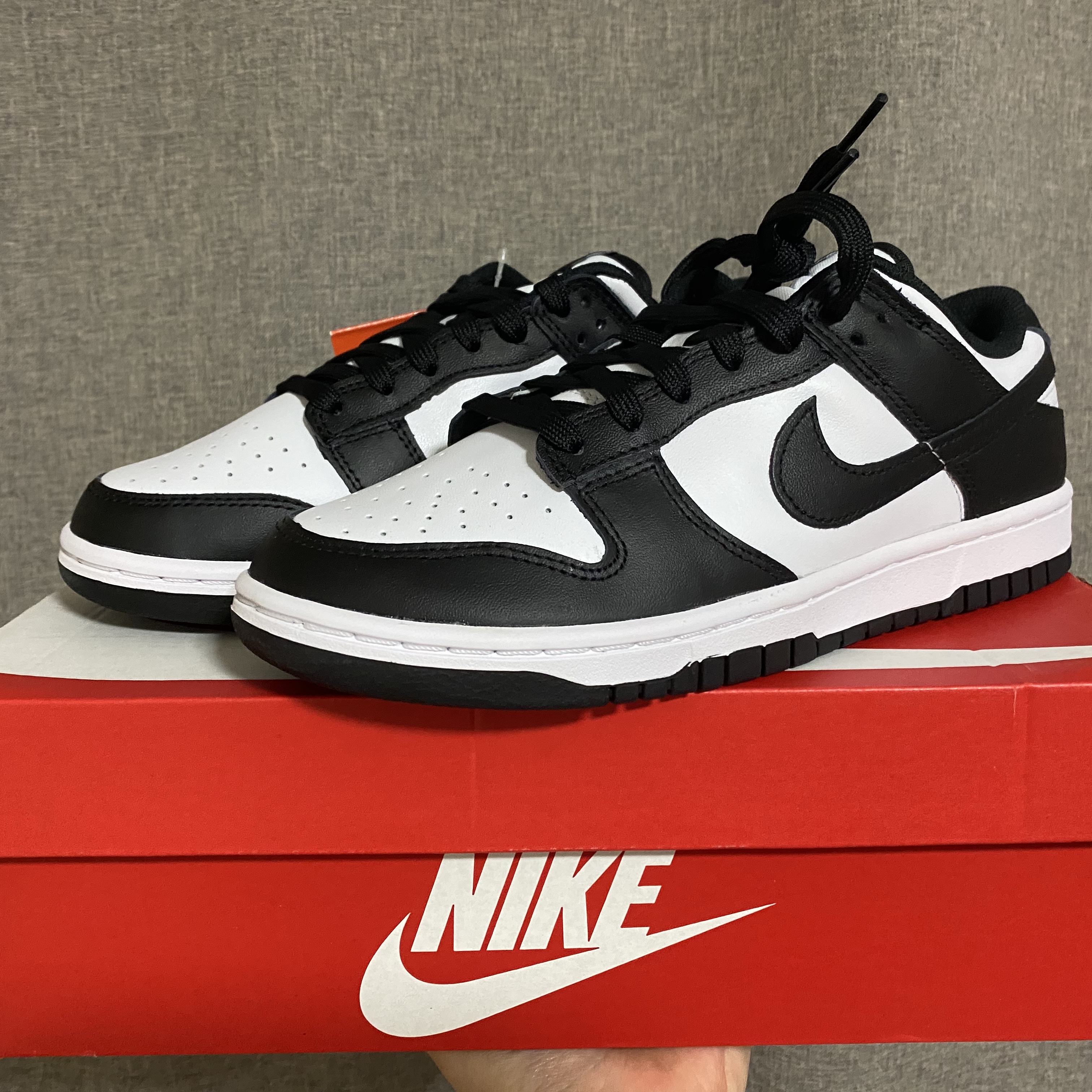 (W) Nike Dunk Low Black 착용 스타일 - 1
