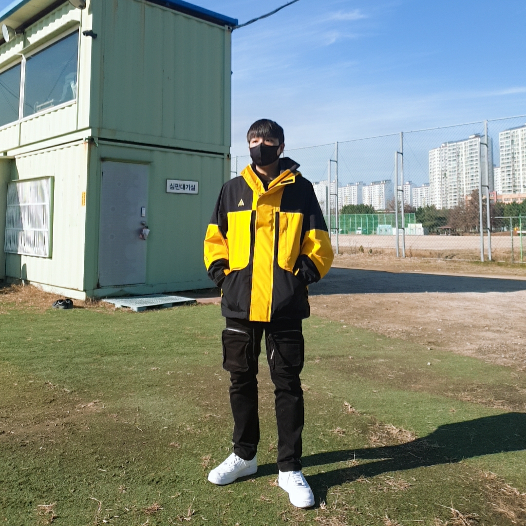 Nike ACG Gore-Tex Jacket Amarillo Black - US/EU, Nike Air Force 1 '07 Low White 착용 스타일 - 1