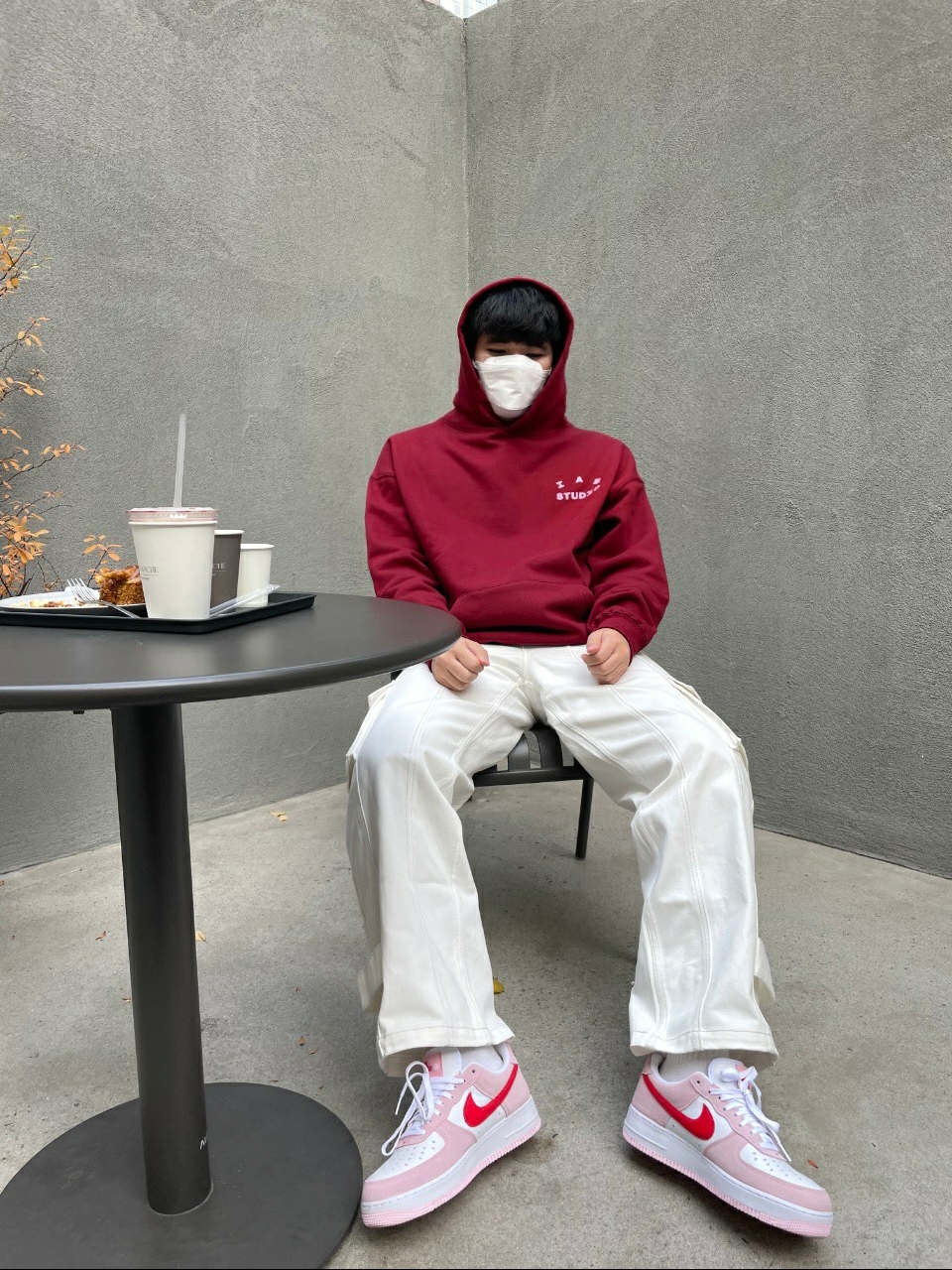 IAB Studio Hoodie Raspberry, Nike Air Force 1 '07 QS Valentine's Day 착용 스타일 - 3