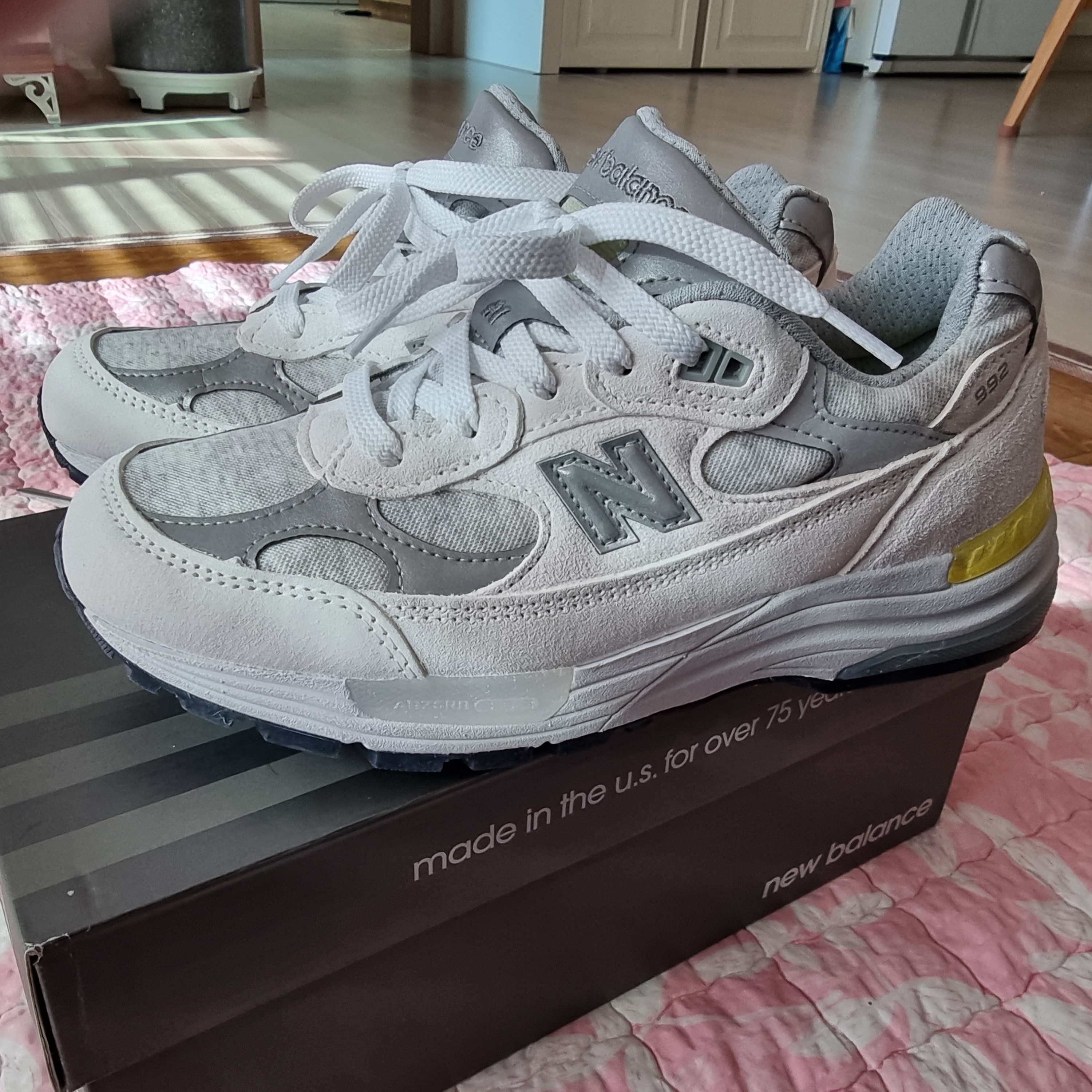 (W) New Balance 992 Made in USA White Cyclone 착용 스타일 - 1