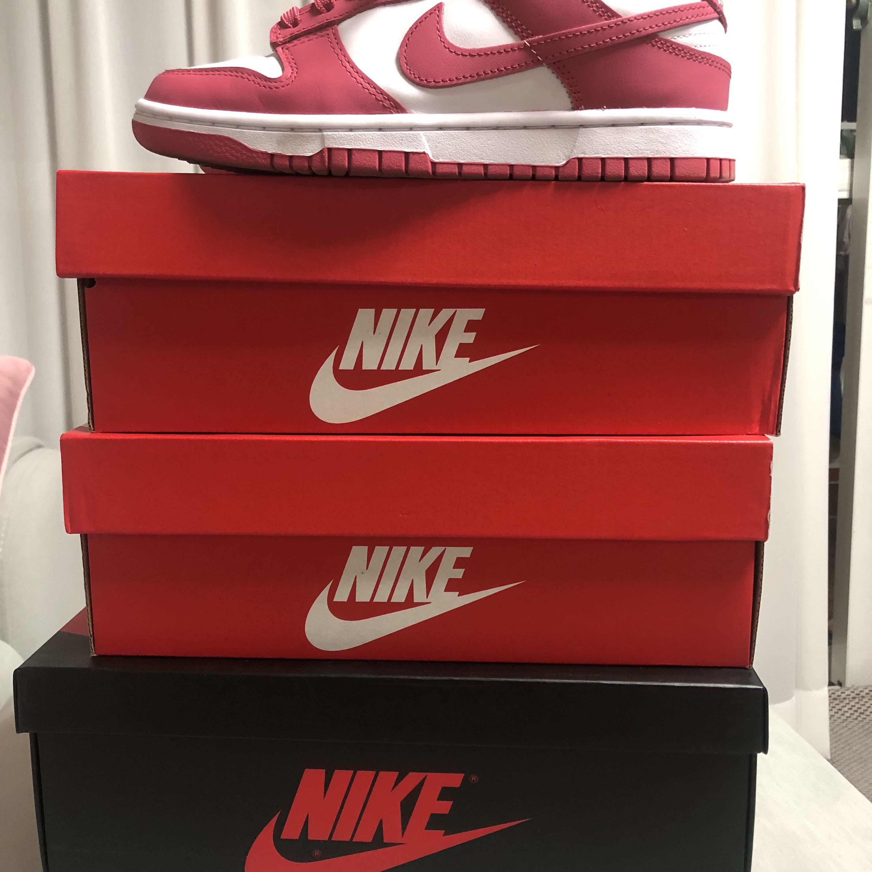 Jordan 1 Retro High OG Bordeaux, (W) Nike Dunk Low Archeo Pink 착용 스타일 - 2