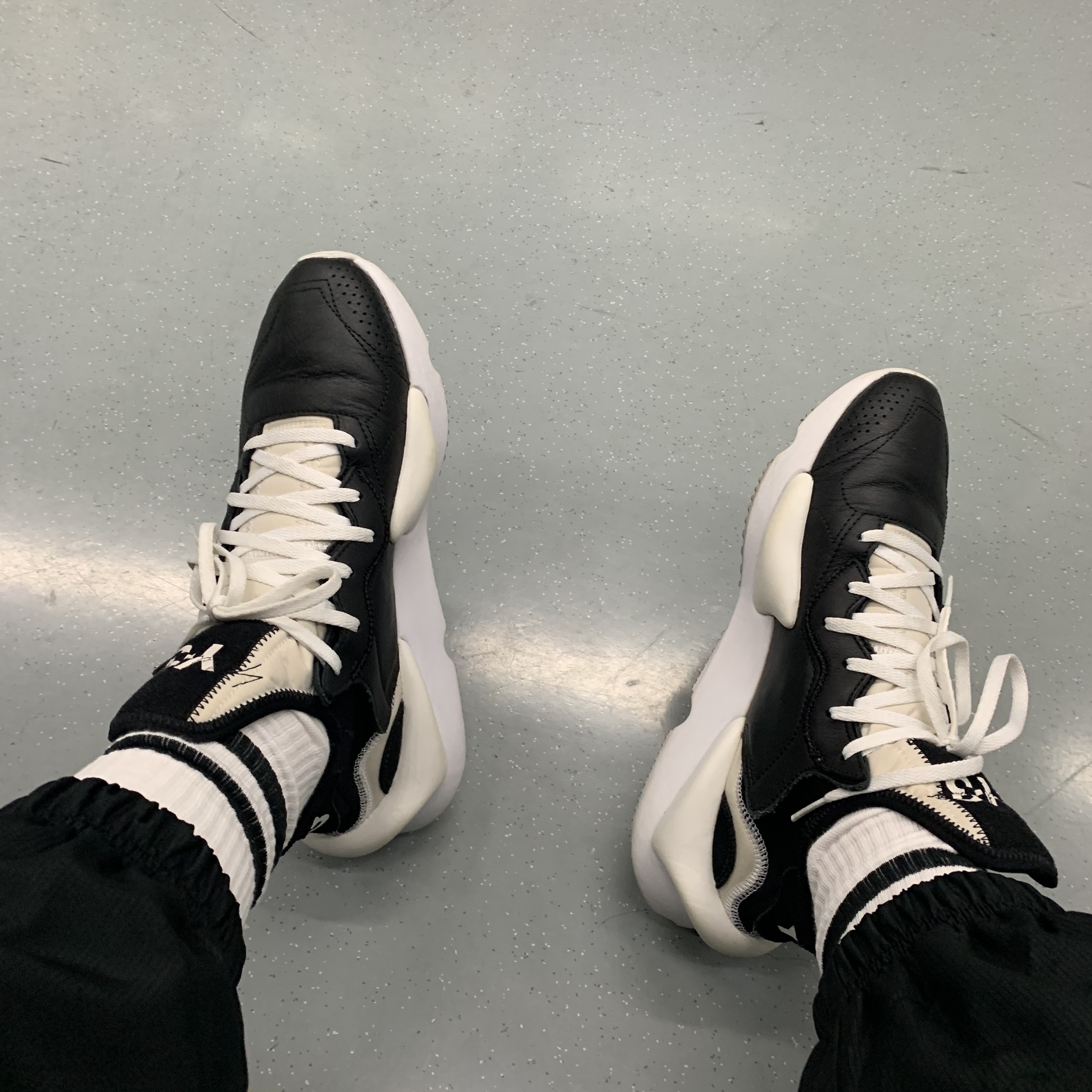 Y-3 Kaiwa Black White 착용 스타일