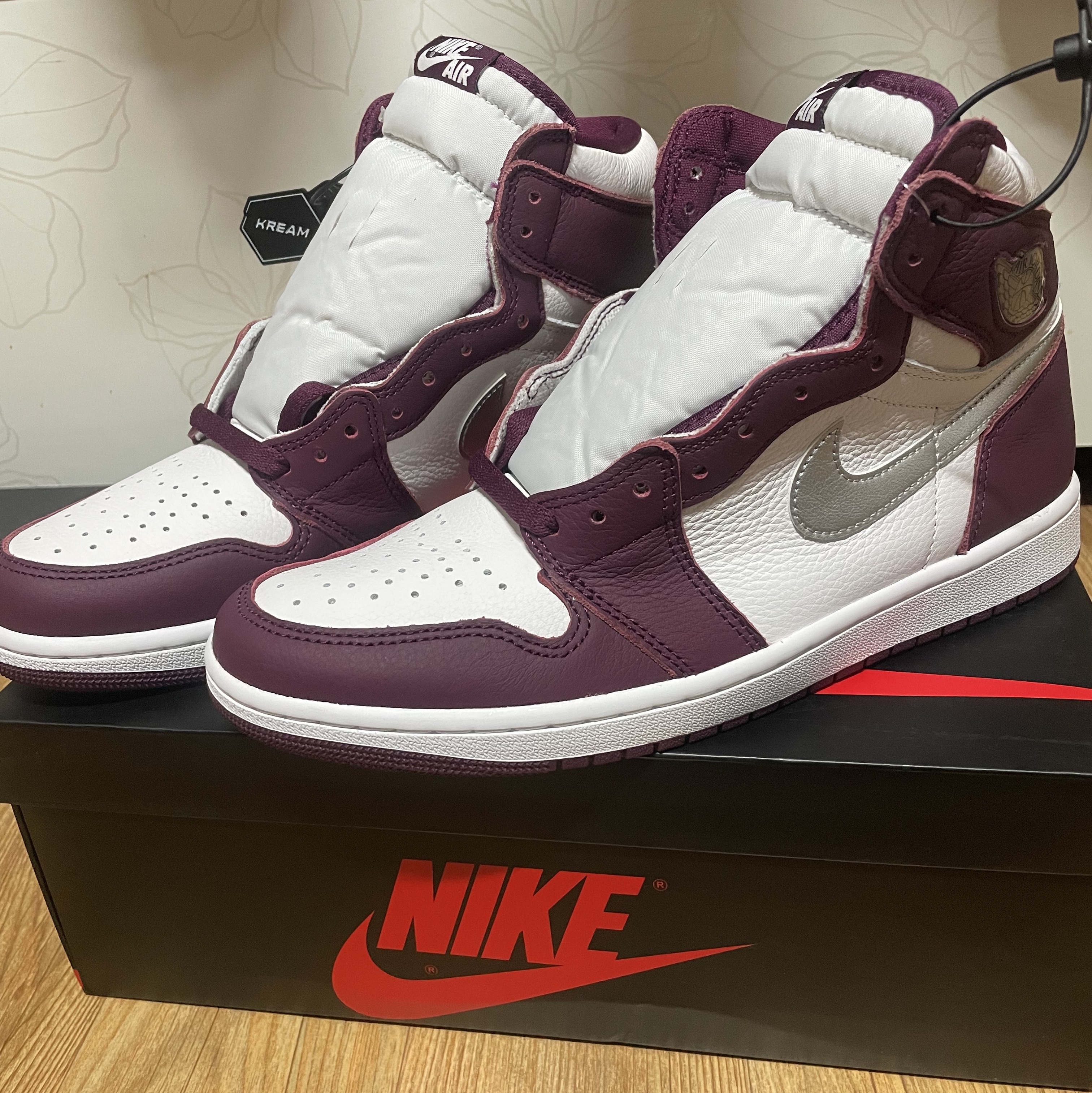 Jordan 1 Retro High OG Bordeaux 착용 스타일 - 2