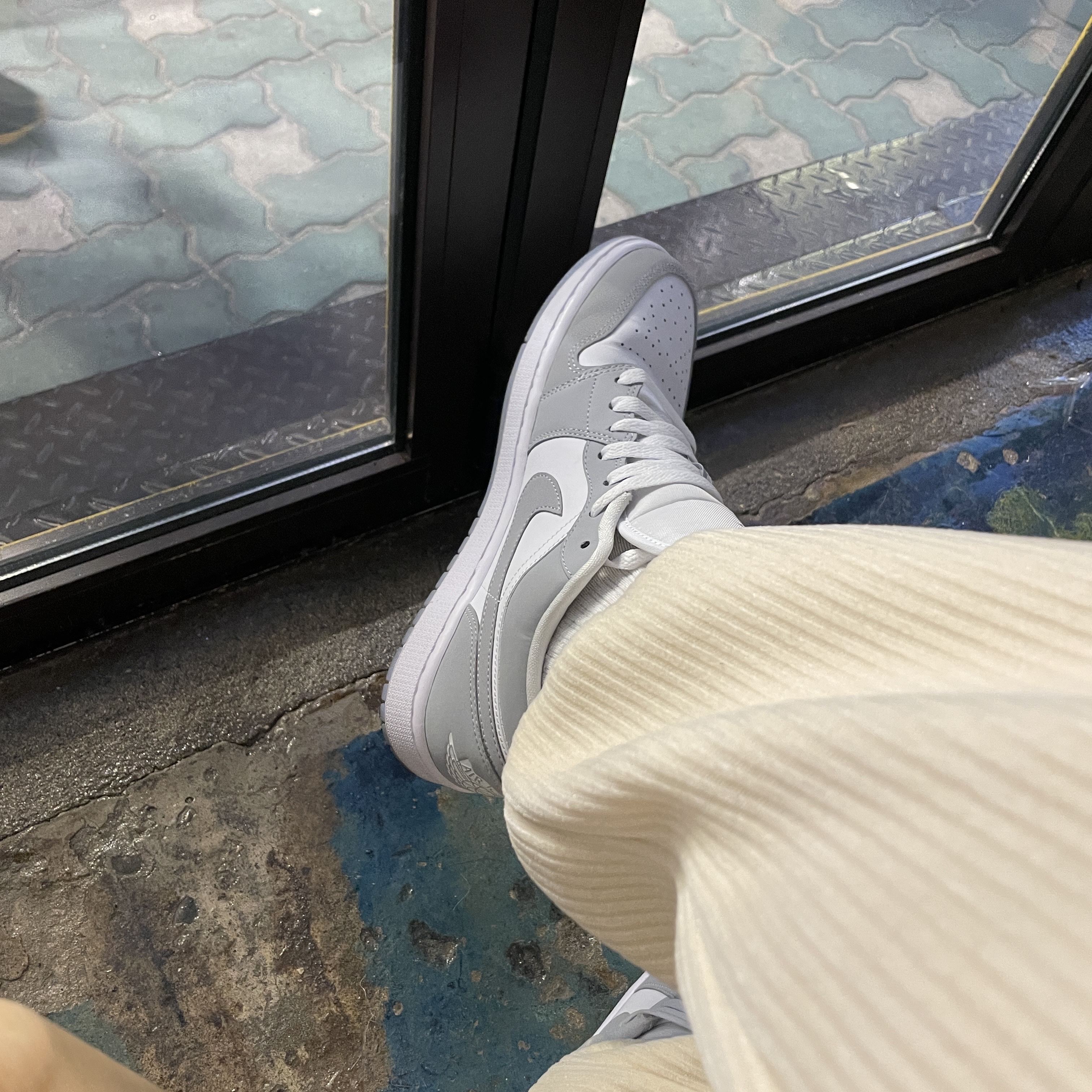 (W) Jordan 1 Low White Wolf Grey 착용 스타일