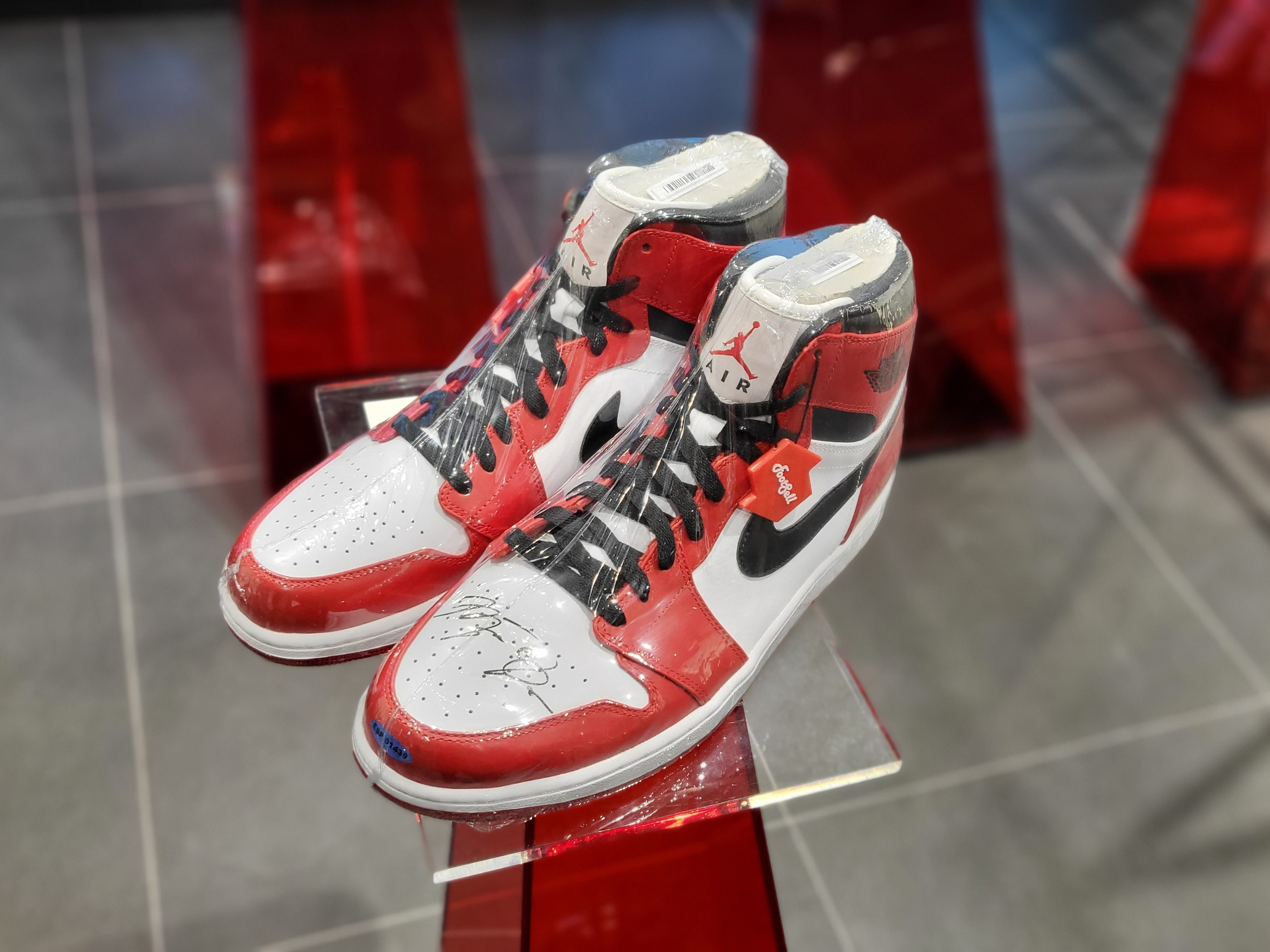 Jordan 1 OG Chicago 1985 착용 스타일 - 1