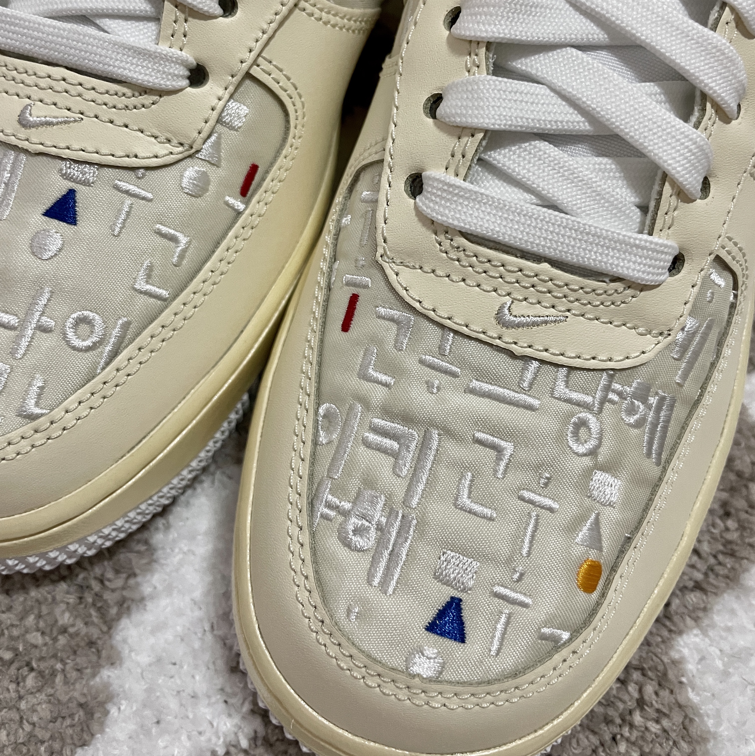(W) Nike Air Force 1 '07 LV8 Hangul Day 착용 스타일 - 2