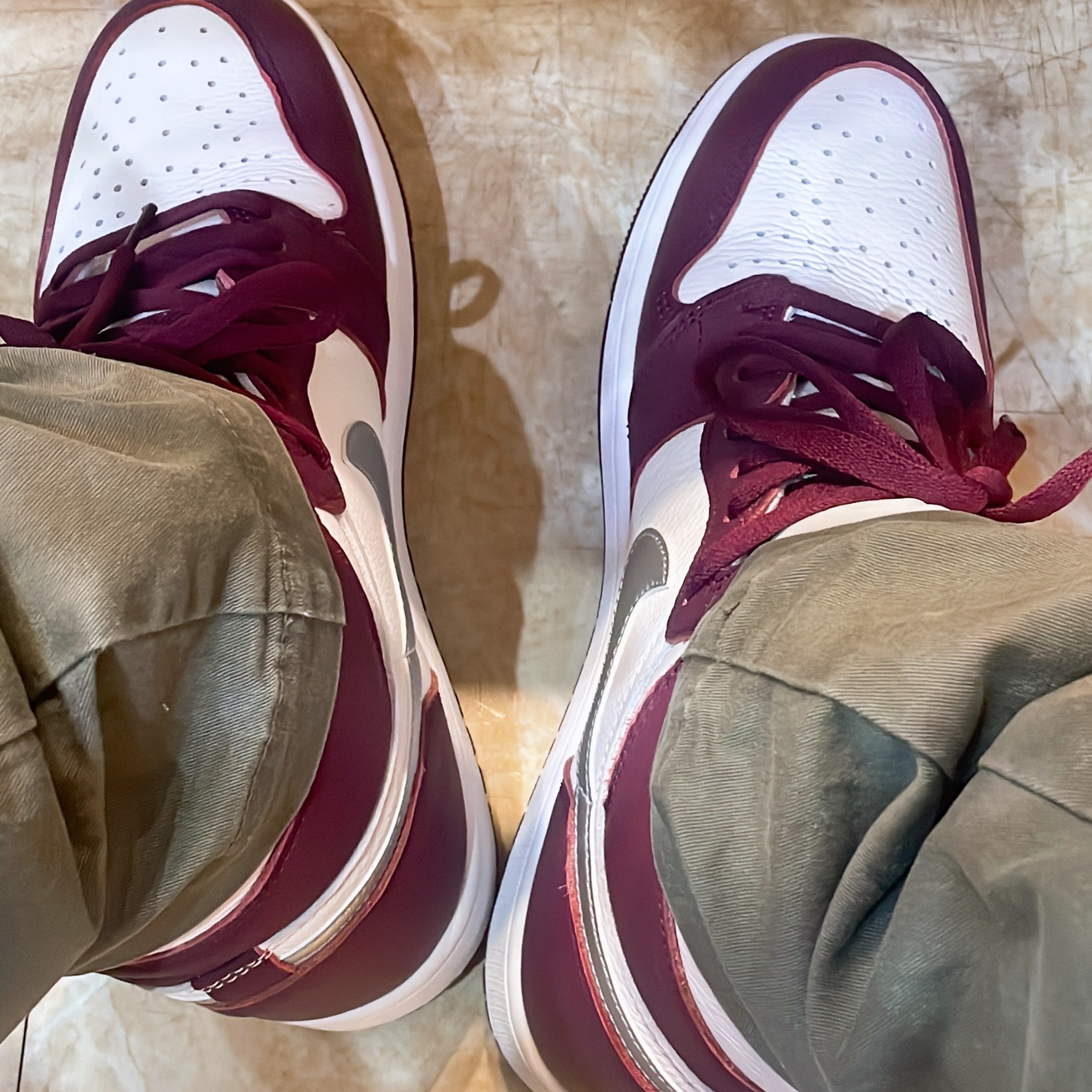 Jordan 1 Retro High OG Bordeaux 착용 스타일 - 3