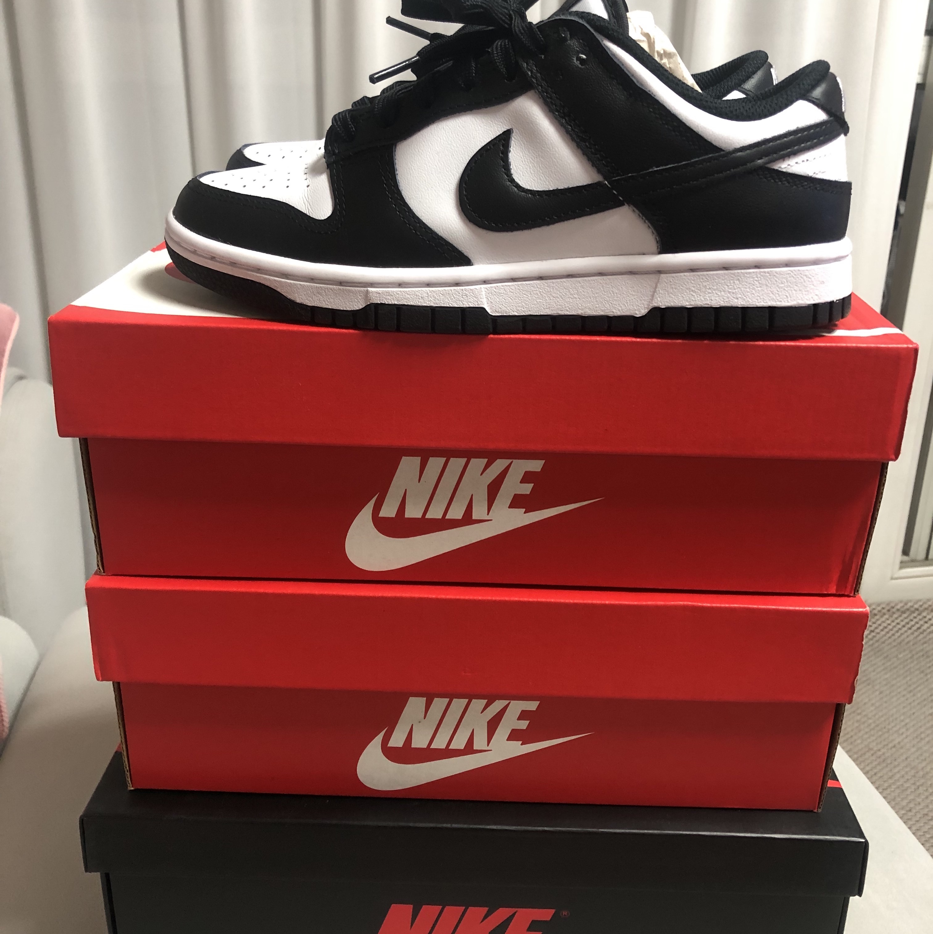 Jordan 1 Retro High OG Bordeaux, (W) Nike Dunk Low Archeo Pink 착용 스타일 - 3