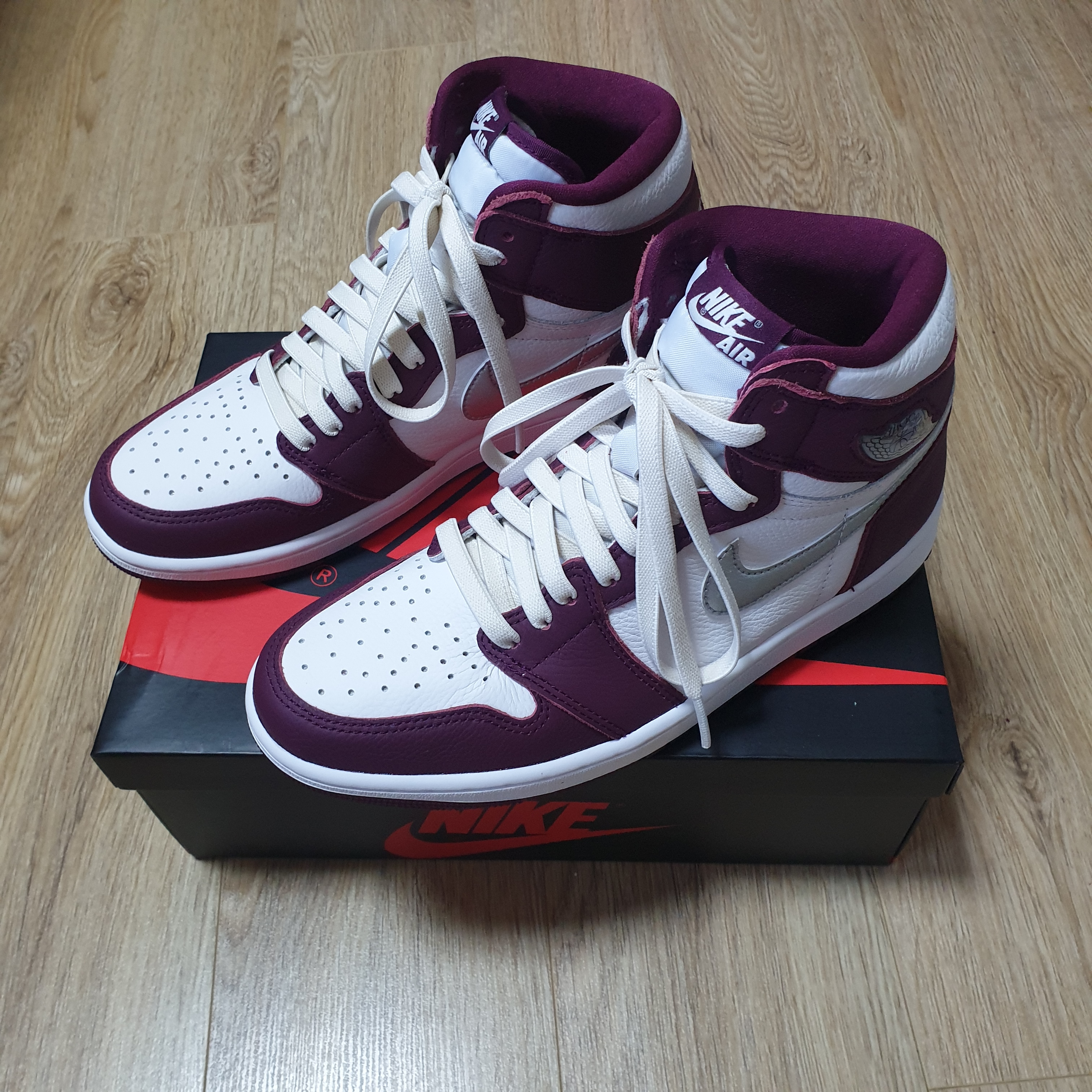 Jordan 1 Retro High OG Bordeaux 착용 스타일 - 1